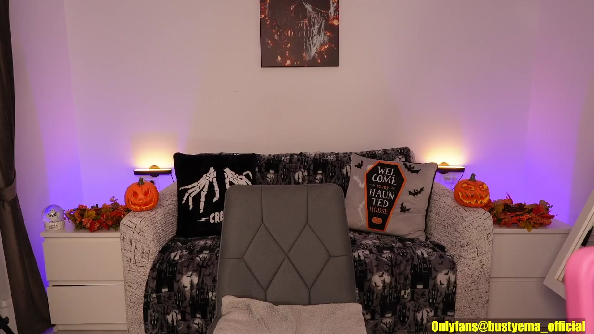 Gallery image thumbnail from Busty_Ema's myfreecams stream on, 10/12/2025, 06:57 image 17 of 20