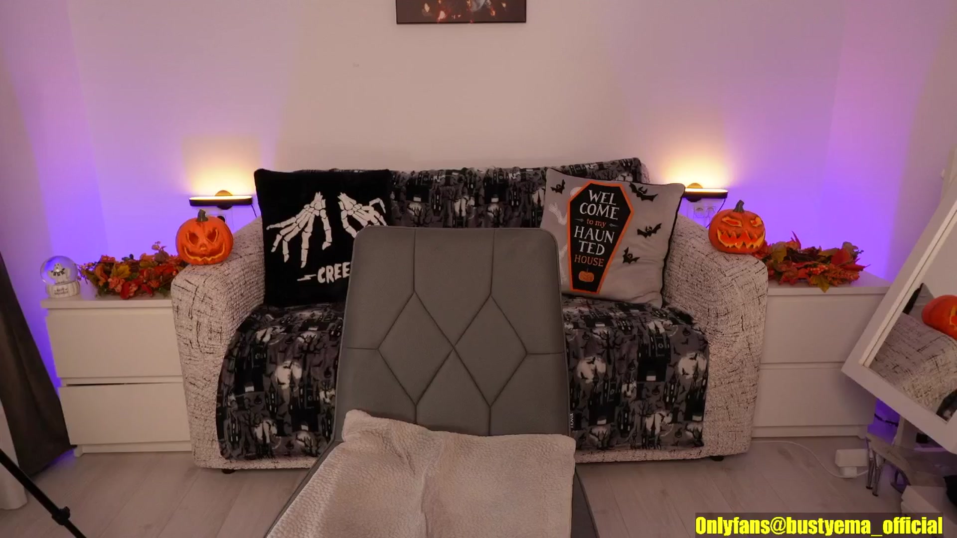 Gallery image thumbnail from Busty_Ema's myfreecams stream on, 10/12/2025, 07:42 image 1 of 20