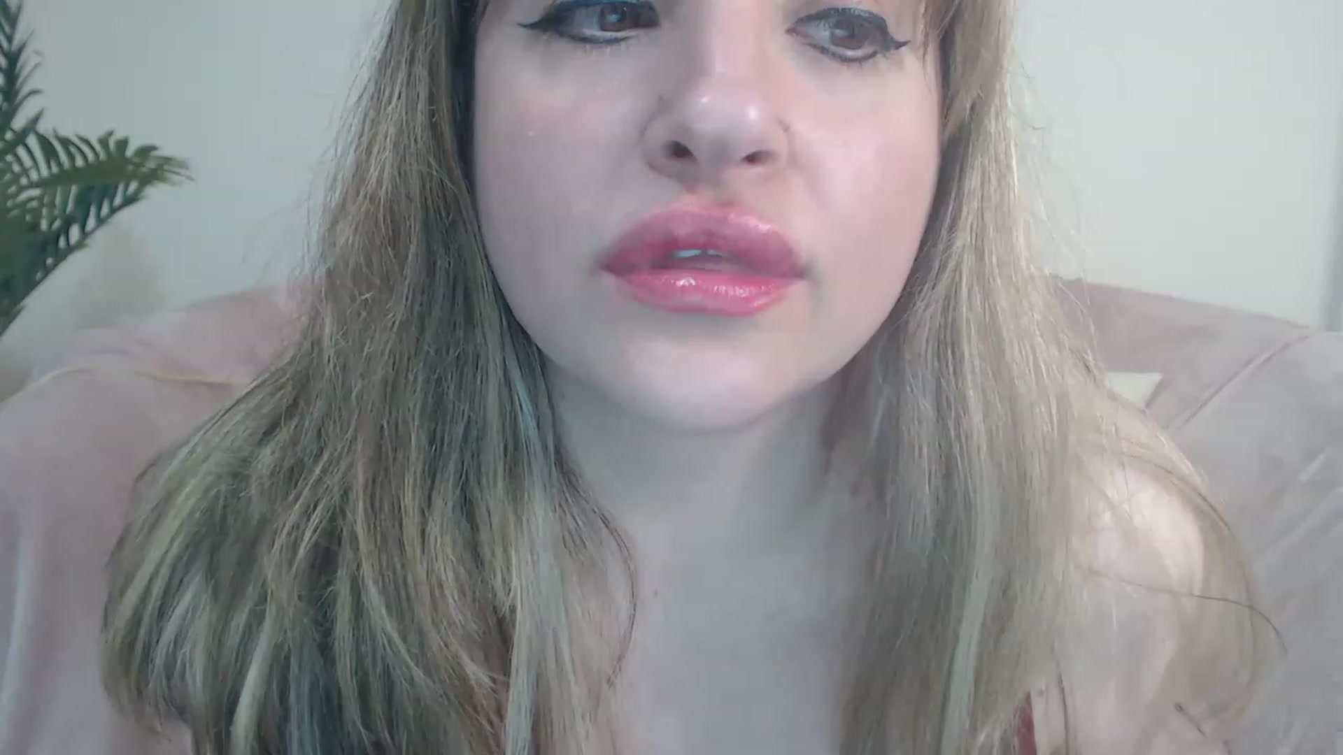 Gallery image thumbnail from Busty_Girl00's myfreecams stream on, 03/20/2023, 22:53 image 20 of 20
