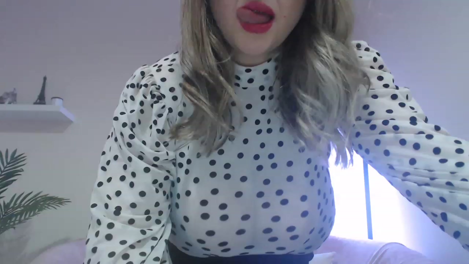 Gallery image thumbnail from Busty_Girl00's myfreecams stream on, 04/01/2023, 20:49 image 12 of 20