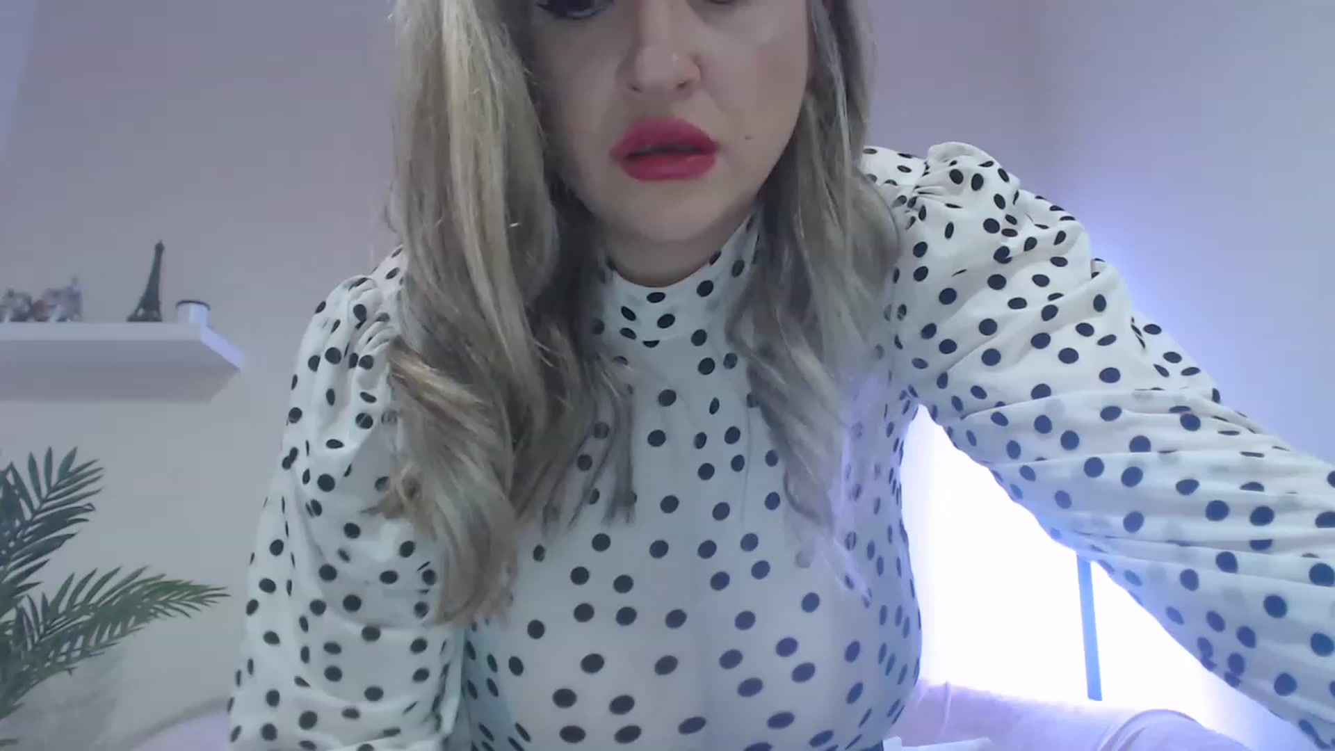 Gallery image thumbnail from Busty_Girl00's myfreecams stream on, 04/01/2023, 20:49 image 19 of 20
