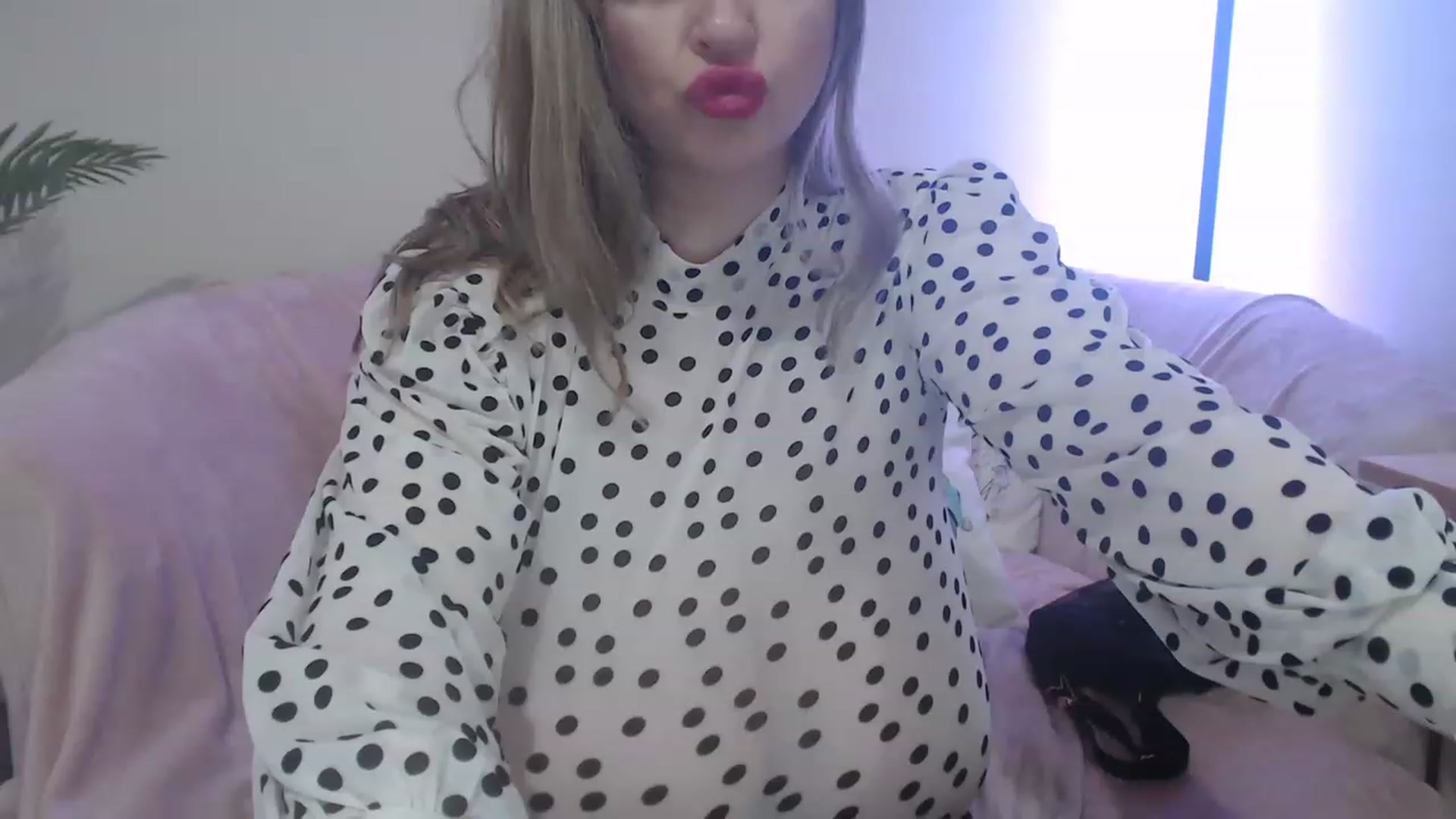 Gallery image thumbnail from Busty_Girl00's myfreecams stream on, 04/01/2023, 21:28 image 11 of 20