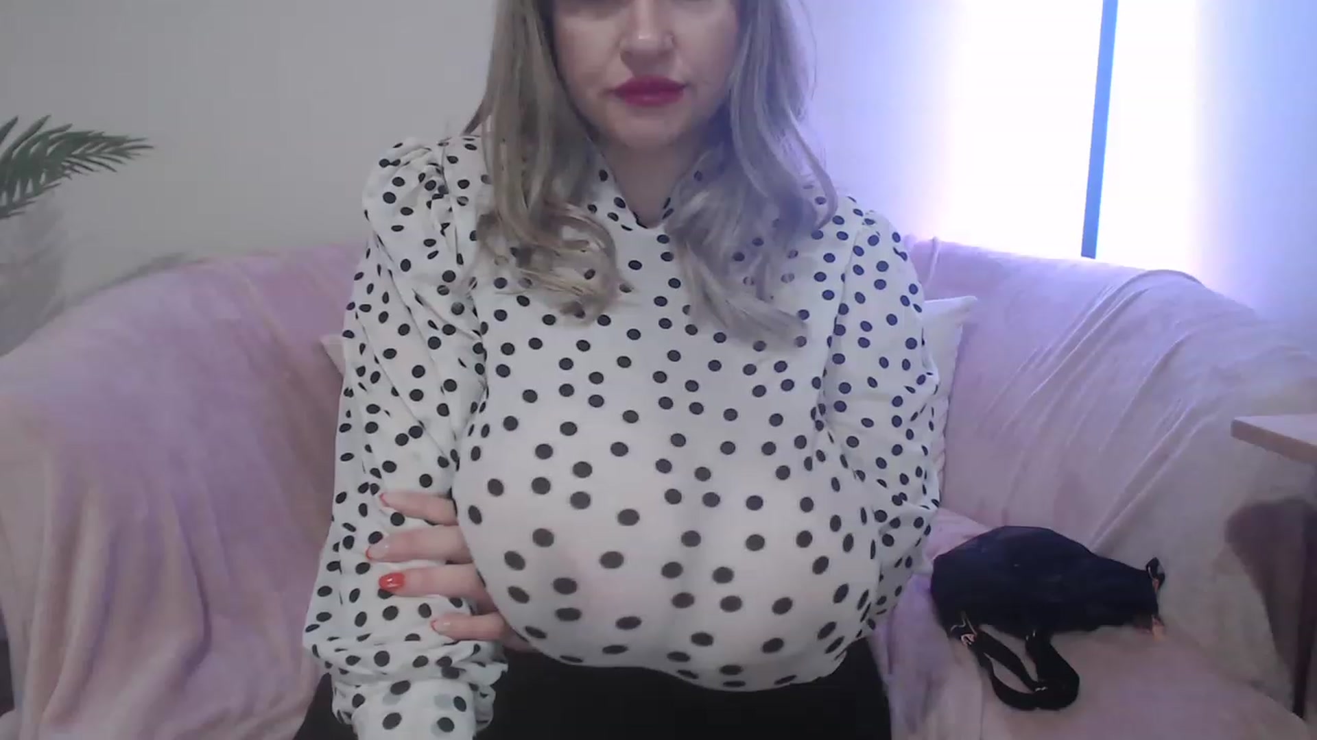 Gallery image thumbnail from Busty_Girl00's myfreecams stream on, 04/01/2023, 21:28 image 7 of 20