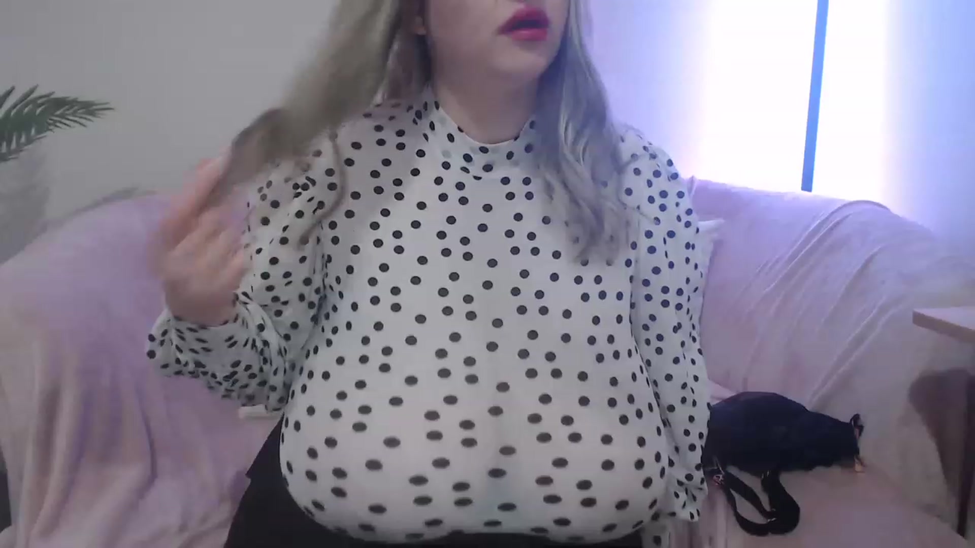 Gallery image thumbnail from Busty_Girl00's myfreecams stream on, 04/01/2023, 21:28 image 5 of 20