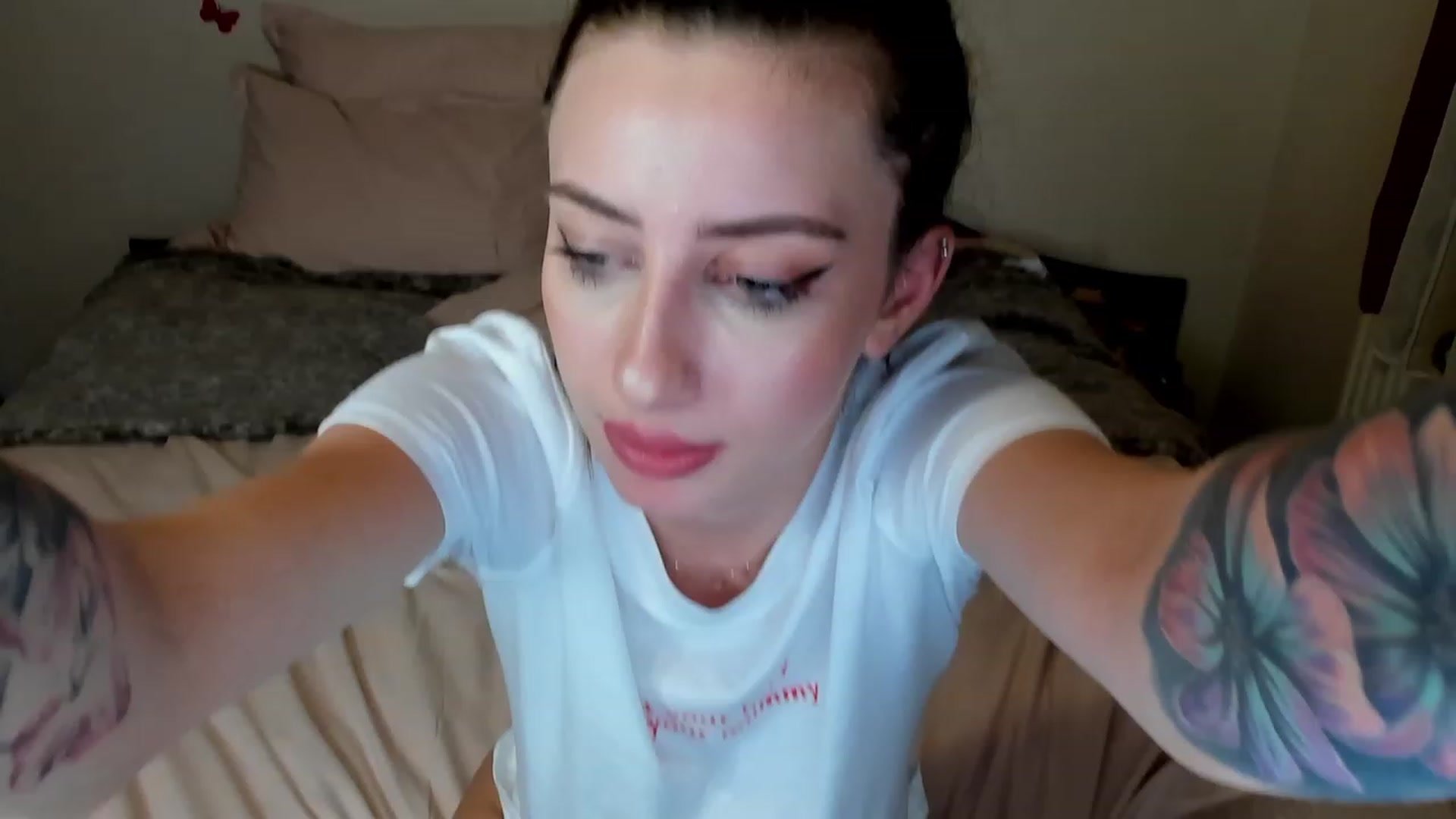 Gallery image thumbnail from Bustykatia's myfreecams stream on, 05/14/2023, 24:21 image 15 of 20