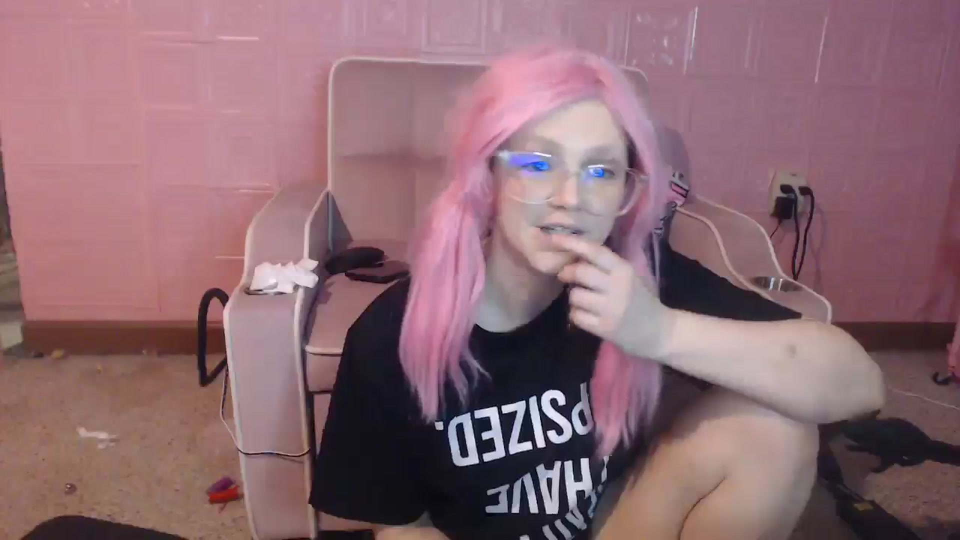 Gallery image thumbnail from ButtPlugMaker's myfreecams stream on, 07/12/2025, 10:38 image 18 of 20