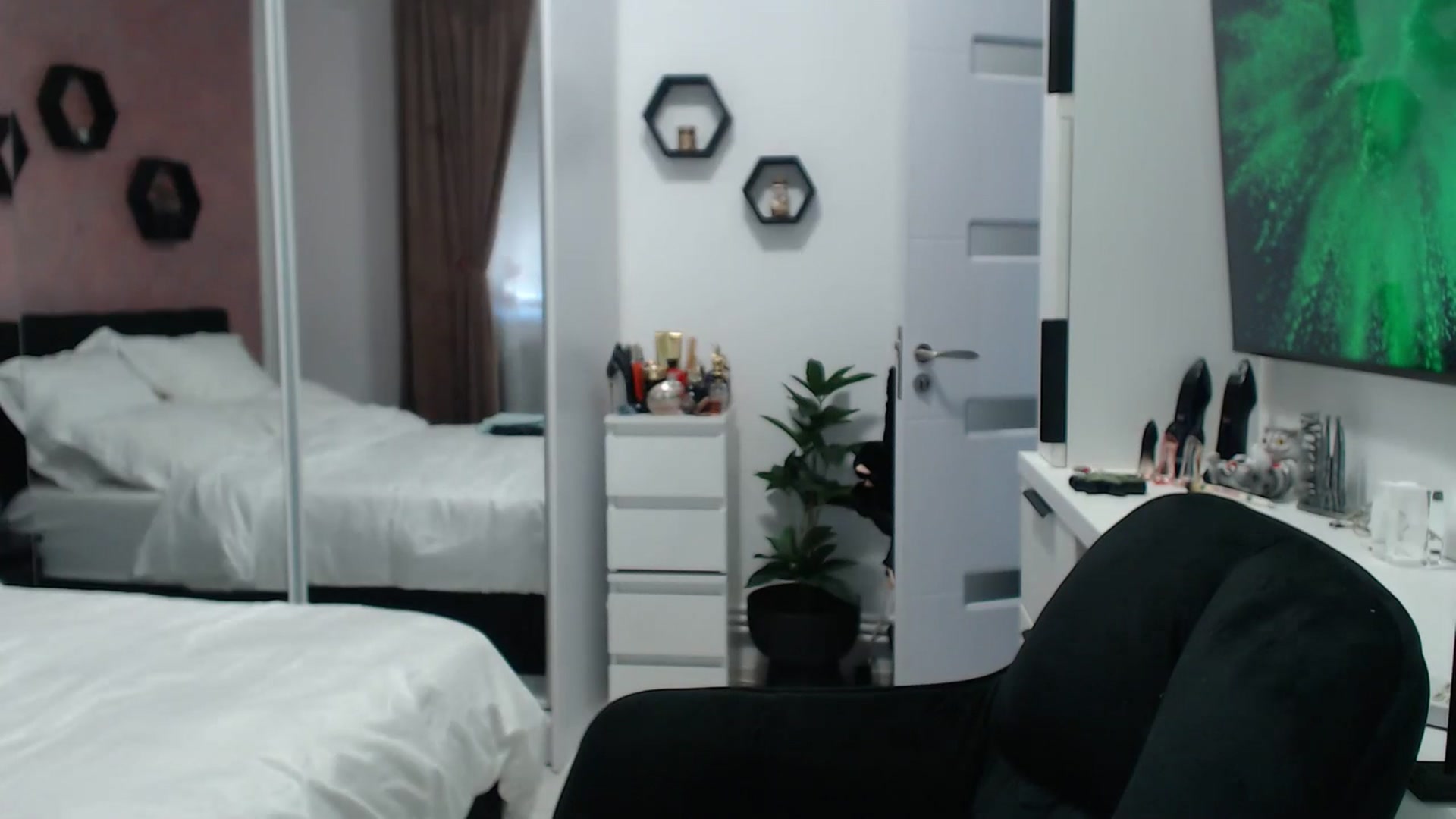 Gallery image thumbnail from Butterfly's myfreecams stream on, 09/26/2024, 13:03 image 8 of 20