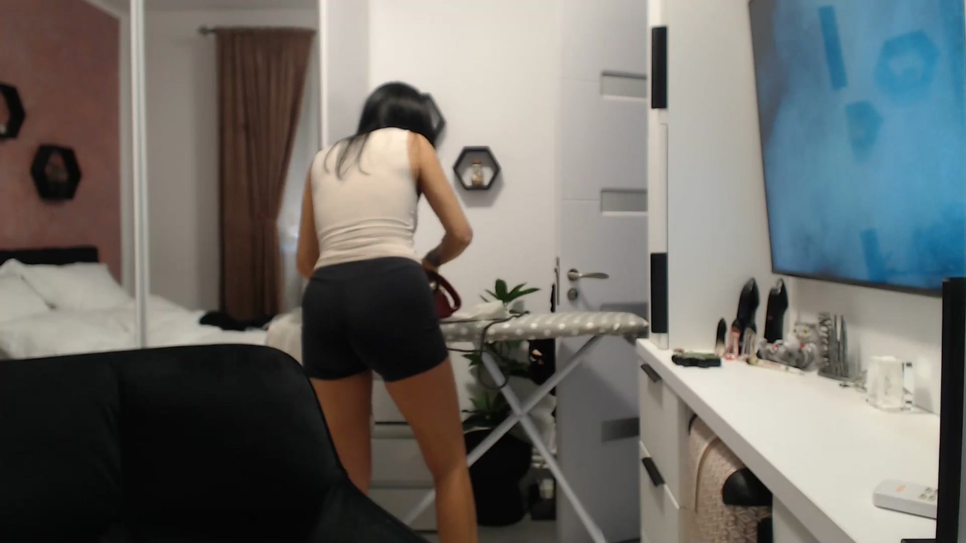 Gallery image thumbnail from Butterfly's myfreecams stream on, 09/26/2024, 14:20 image 17 of 20