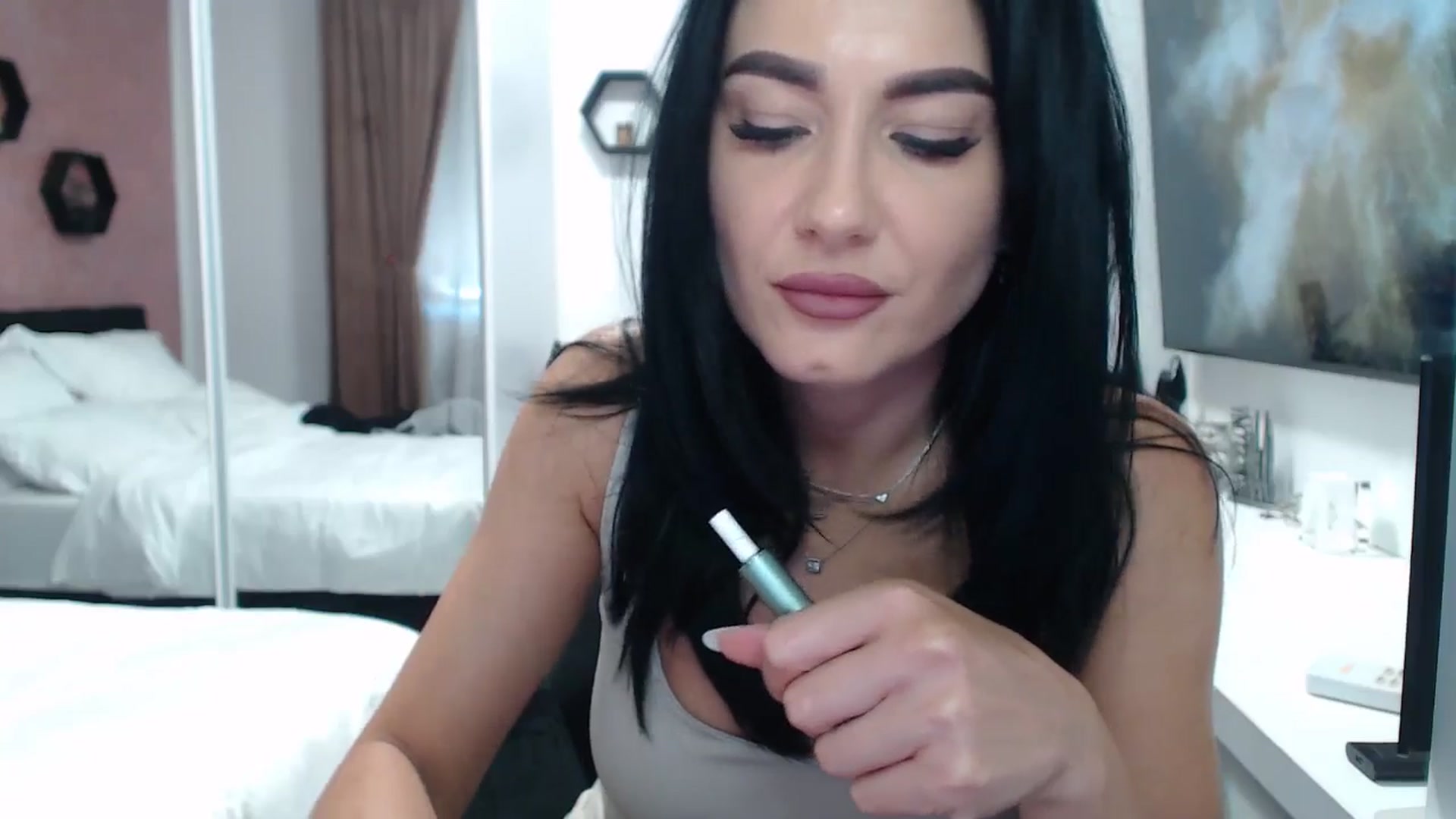 Gallery image thumbnail from Butterfly's myfreecams stream on, 09/26/2024, 14:20 image 4 of 20