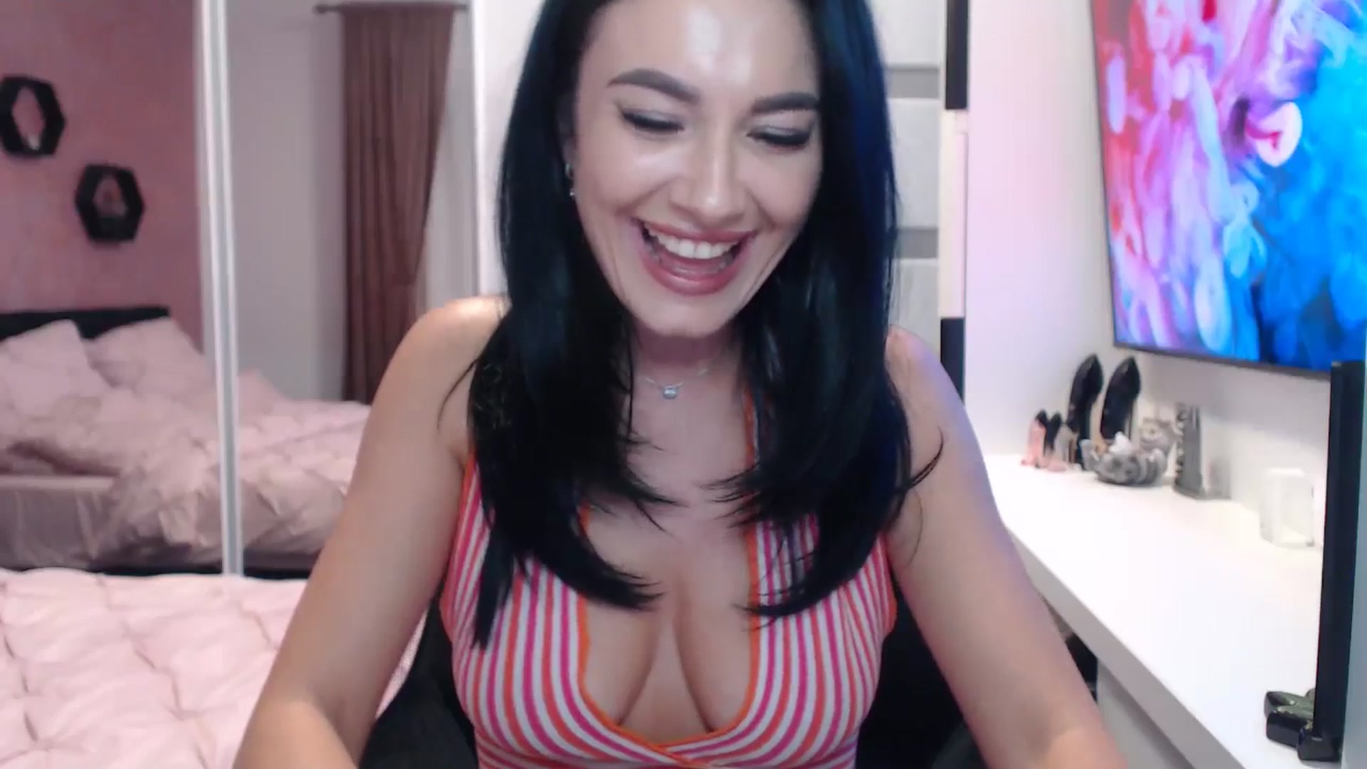 Gallery image thumbnail from Butterfly's myfreecams stream on, 10/23/2024, 18:39 image 15 of 20