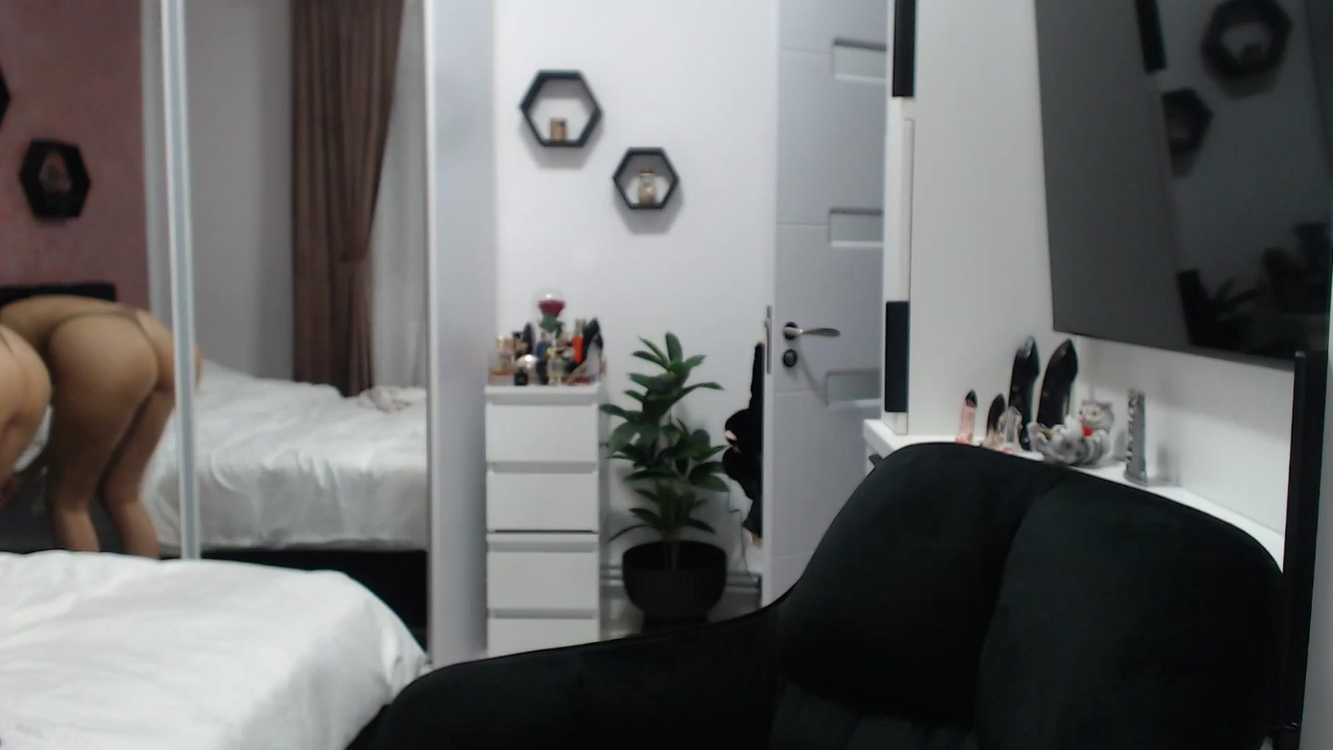 Gallery image thumbnail from Butterfly's myfreecams stream on, 10/28/2024, 19:23 image 18 of 20