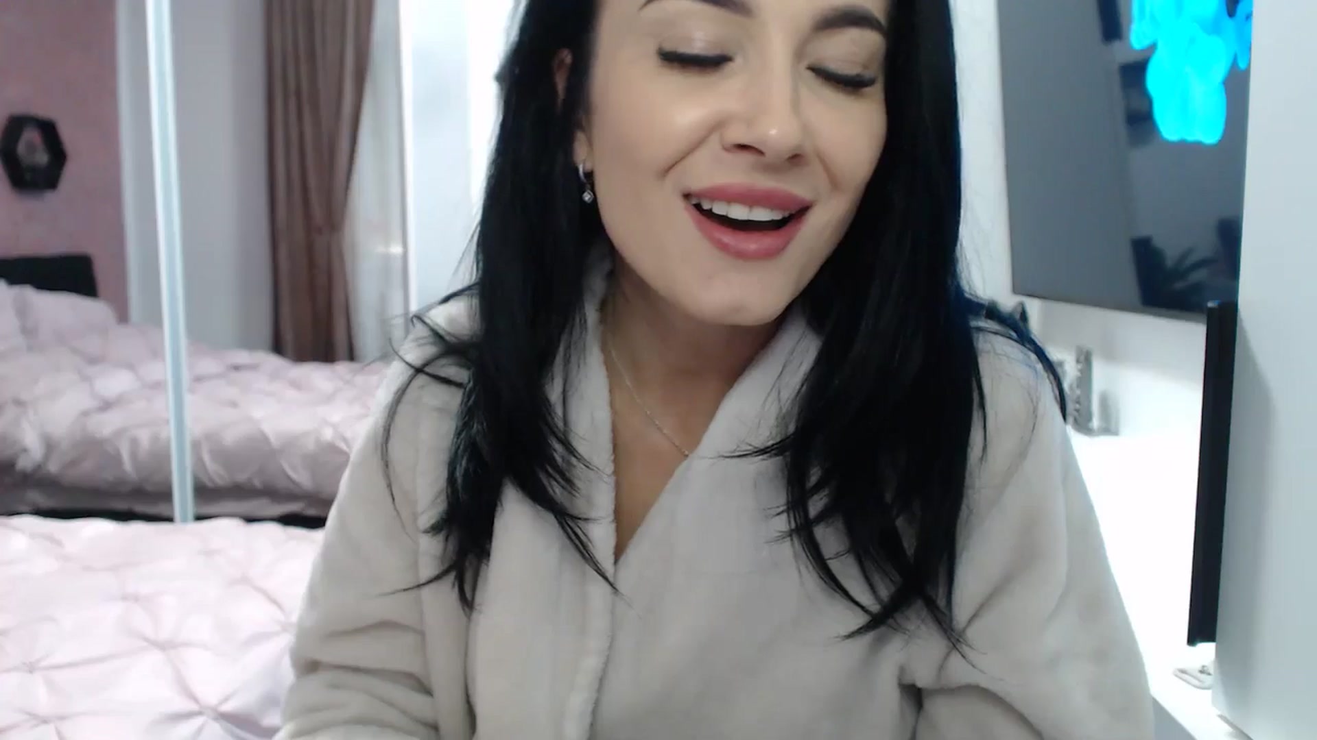 Gallery image thumbnail from Butterfly's myfreecams stream on, 11/06/2024, 14:03 image 17 of 20