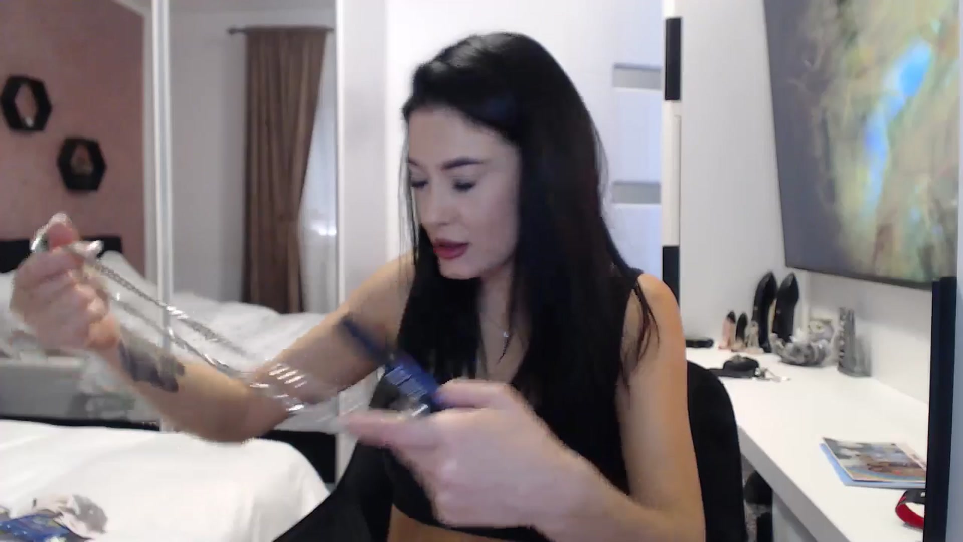 Gallery image thumbnail from Butterfly's myfreecams stream on, 11/08/2024, 12:20 image 6 of 20
