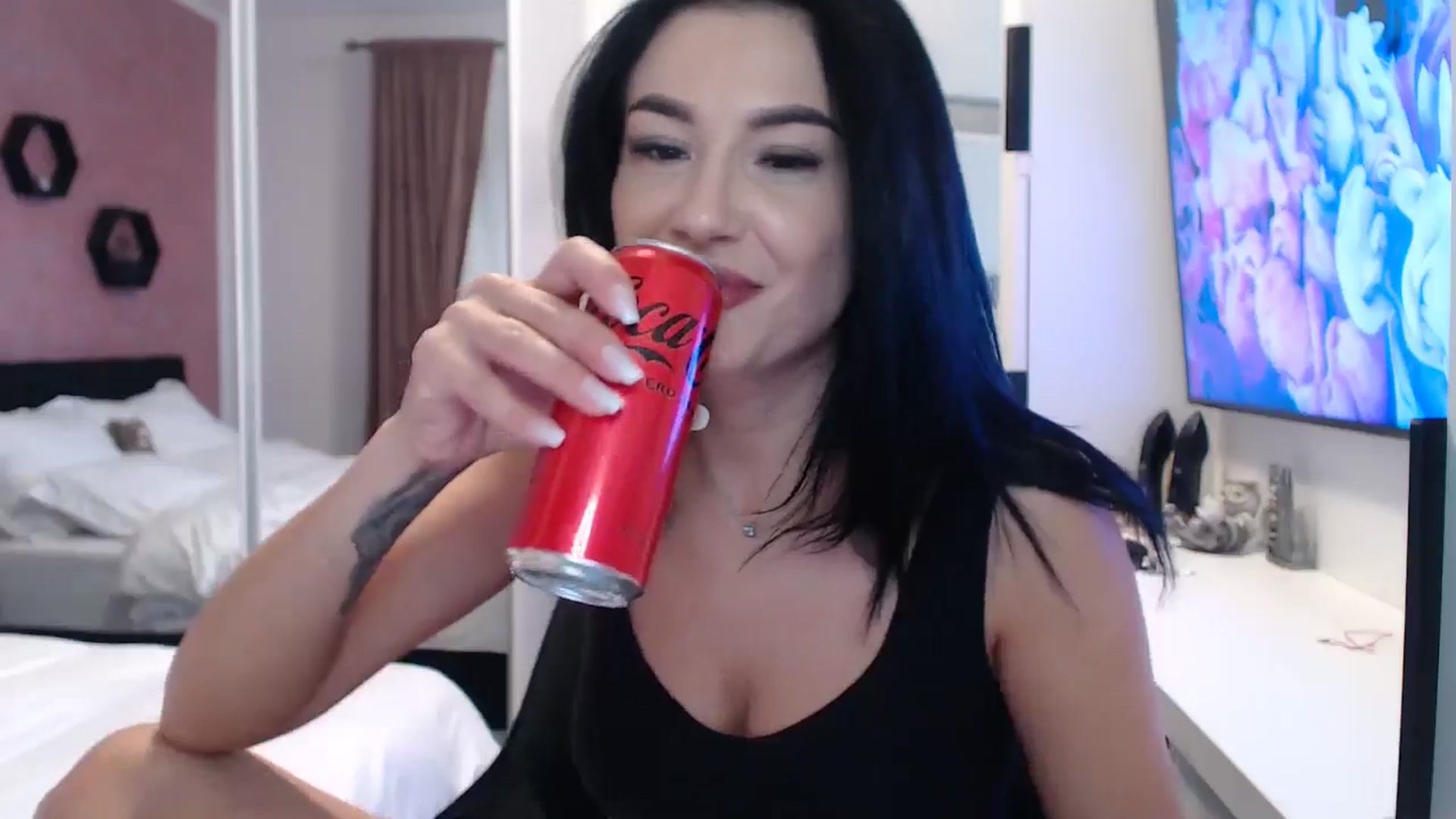 Gallery image thumbnail from Butterfly's myfreecams stream on, 11/08/2024, 12:20 image 14 of 20