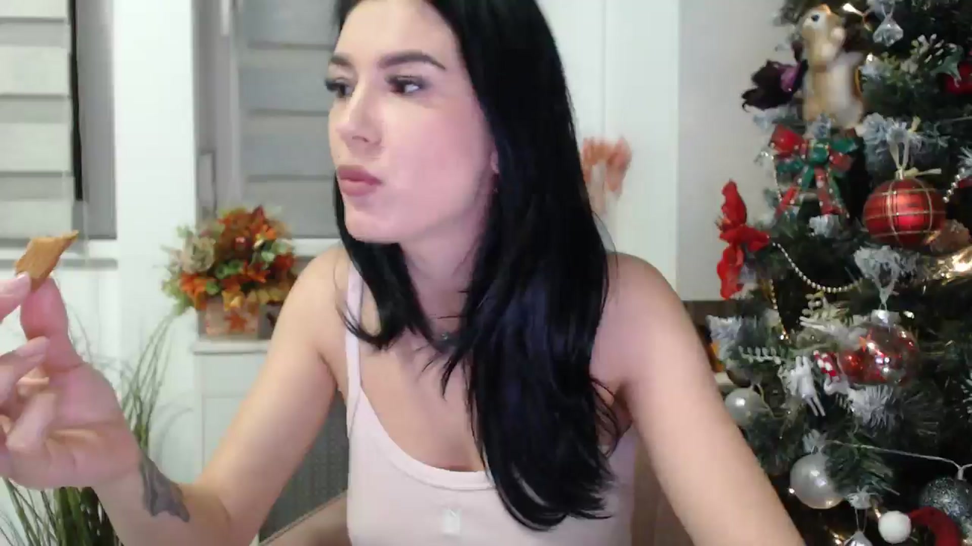 Gallery image thumbnail from Butterfly's myfreecams stream on, 12/10/2024, 03:28 image 16 of 20