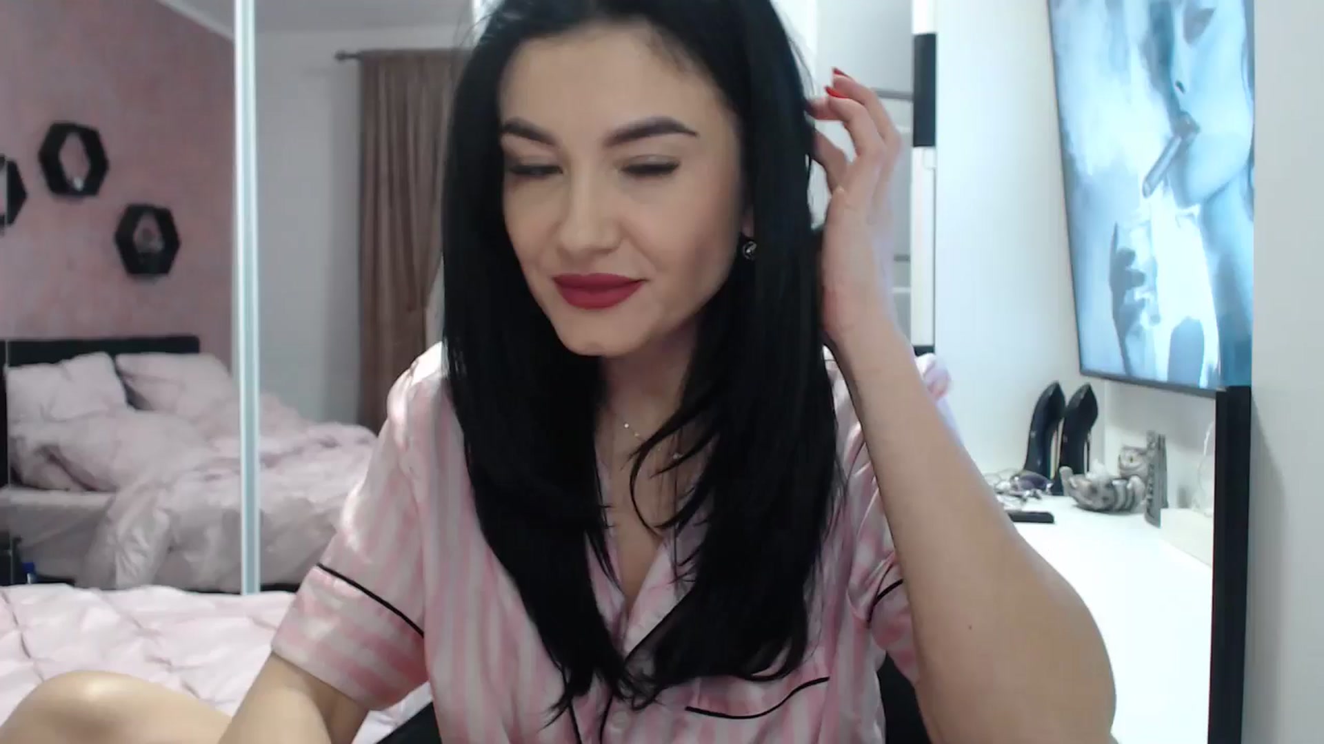 Gallery image thumbnail from Butterfly's myfreecams stream on, 12/29/2024, 19:25 image 1 of 20