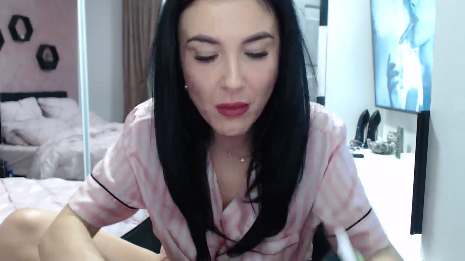 Gallery image thumbnail from Butterfly's myfreecams stream on, 12/29/2024, 19:25 image 8 of 20