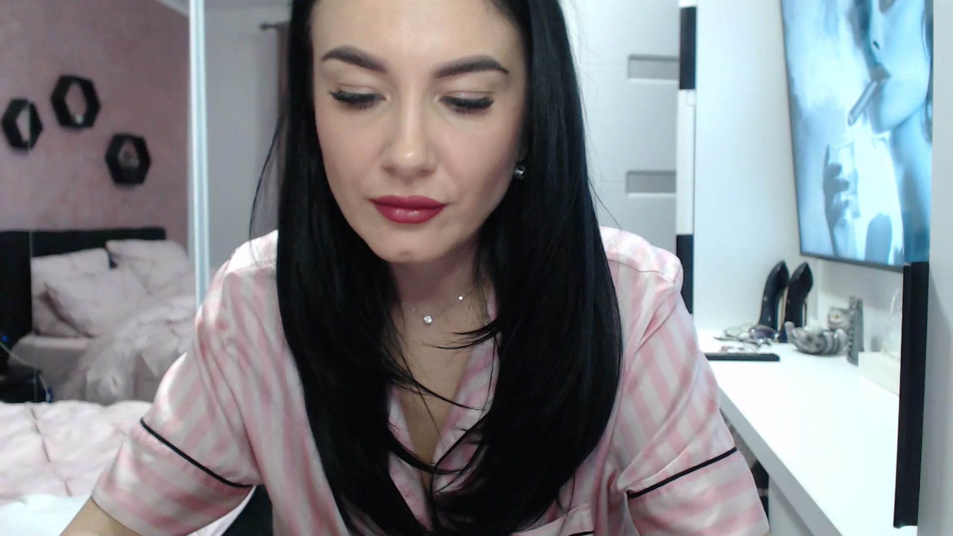 Gallery image thumbnail from Butterfly's myfreecams stream on, 12/29/2024, 20:44 image 3 of 20