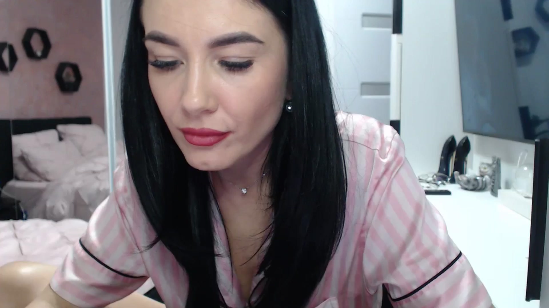 Gallery image thumbnail from Butterfly's myfreecams stream on, 12/29/2024, 21:02 image 5 of 20