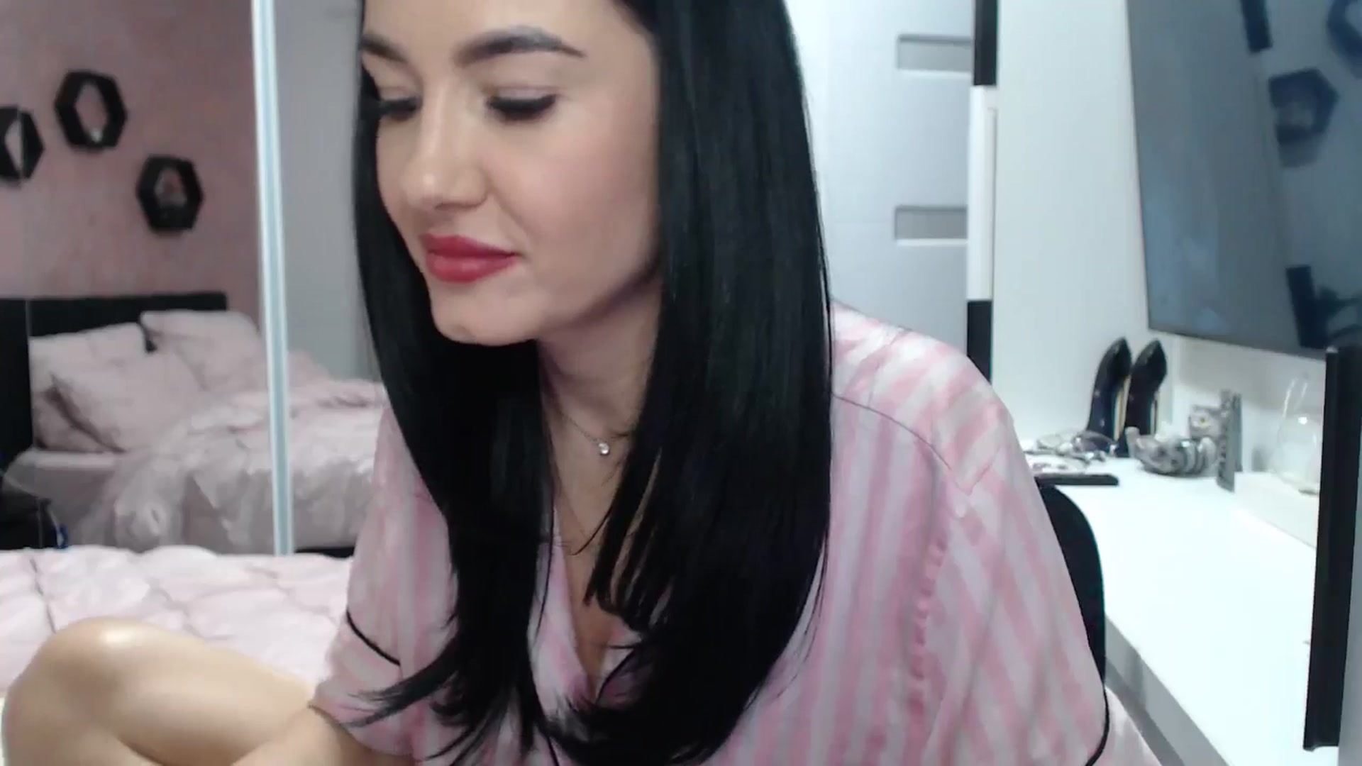 Gallery image thumbnail from Butterfly's myfreecams stream on, 12/29/2024, 21:02 image 14 of 20
