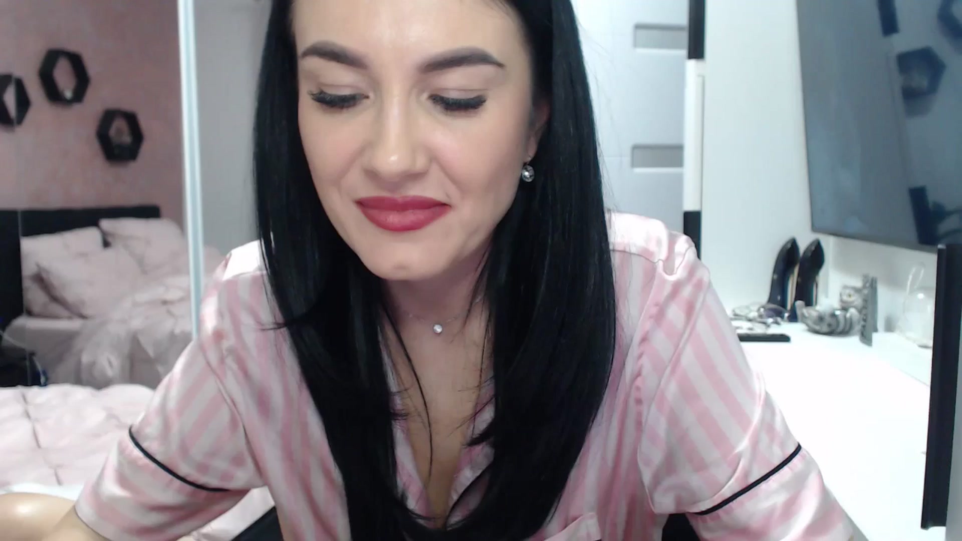 Gallery image thumbnail from Butterfly's myfreecams stream on, 12/29/2024, 21:02 image 1 of 20