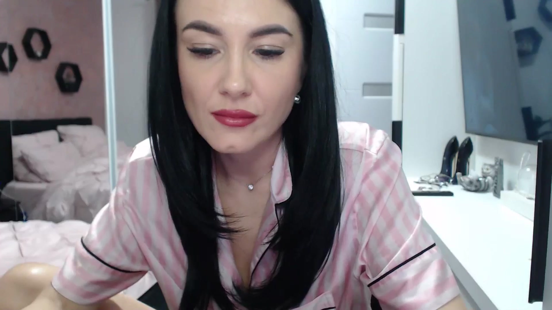 Gallery image thumbnail from Butterfly's myfreecams stream on, 12/29/2024, 21:02 image 18 of 20