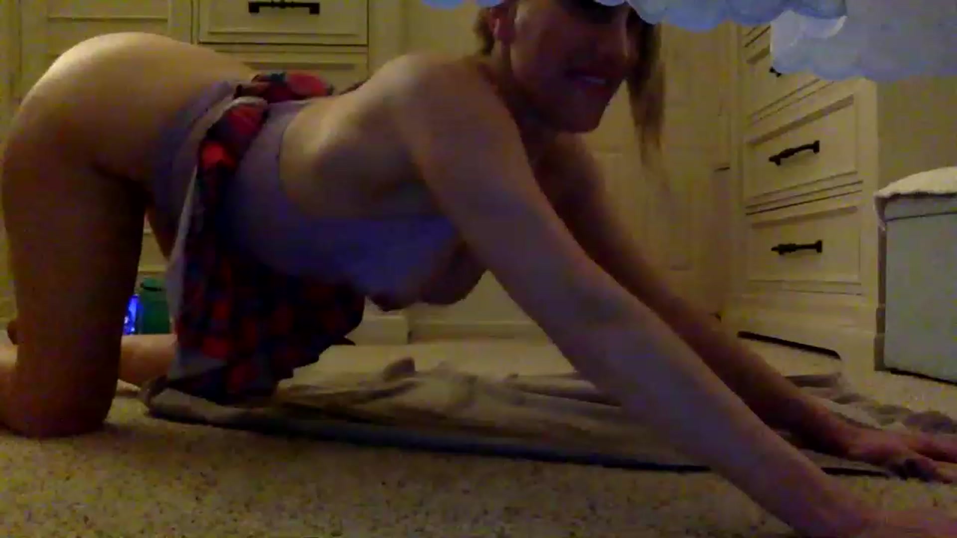 Gallery image thumbnail from ButterflyElle's myfreecams stream on, 12/27/2022, 08:43 image 8 of 20