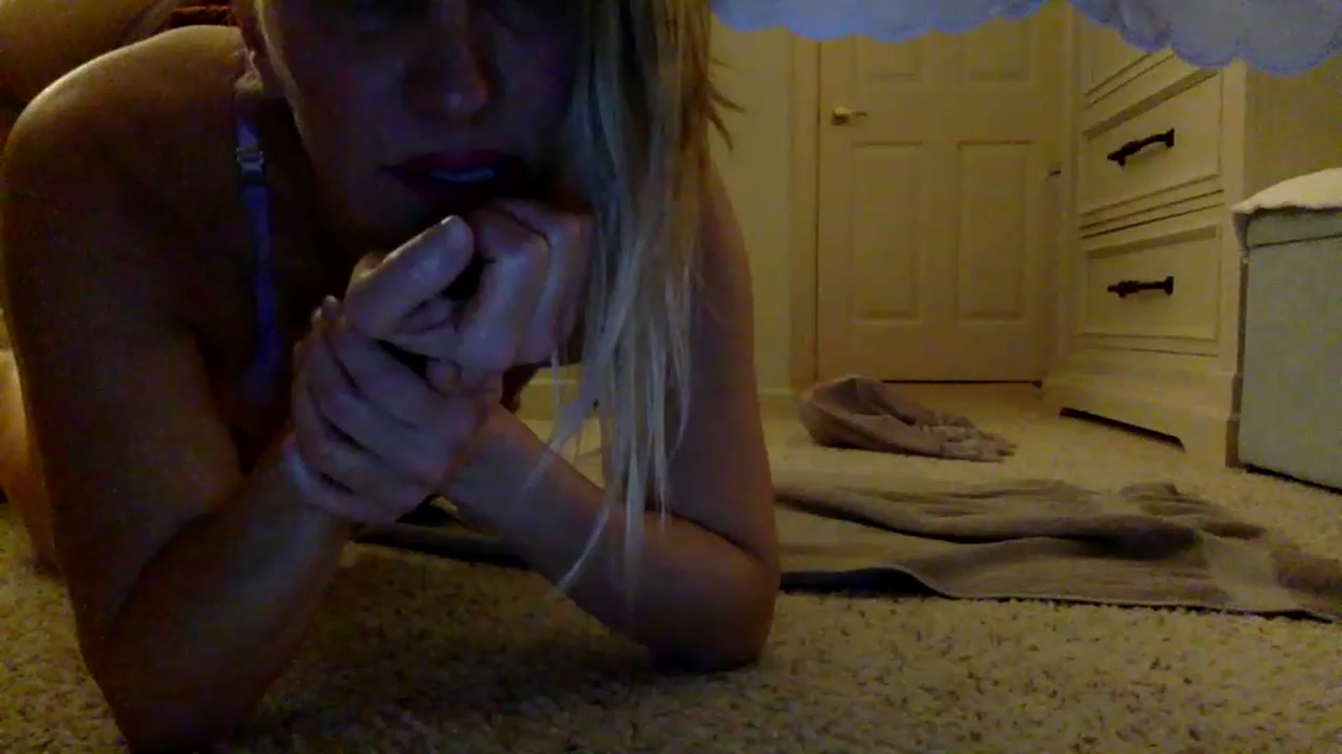 Gallery image thumbnail from ButterflyElle's myfreecams stream on, 12/27/2022, 08:43 image 12 of 20
