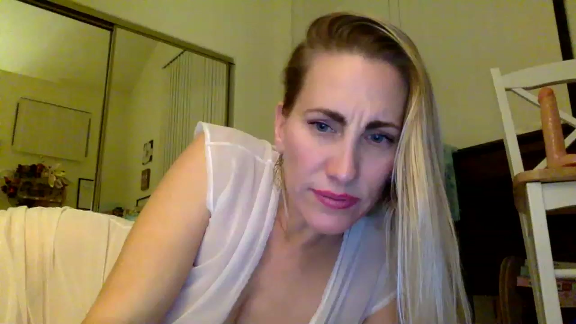 Gallery image thumbnail from ButterflyElle's myfreecams stream on, 01/01/2023, 11:58 image 1 of 20