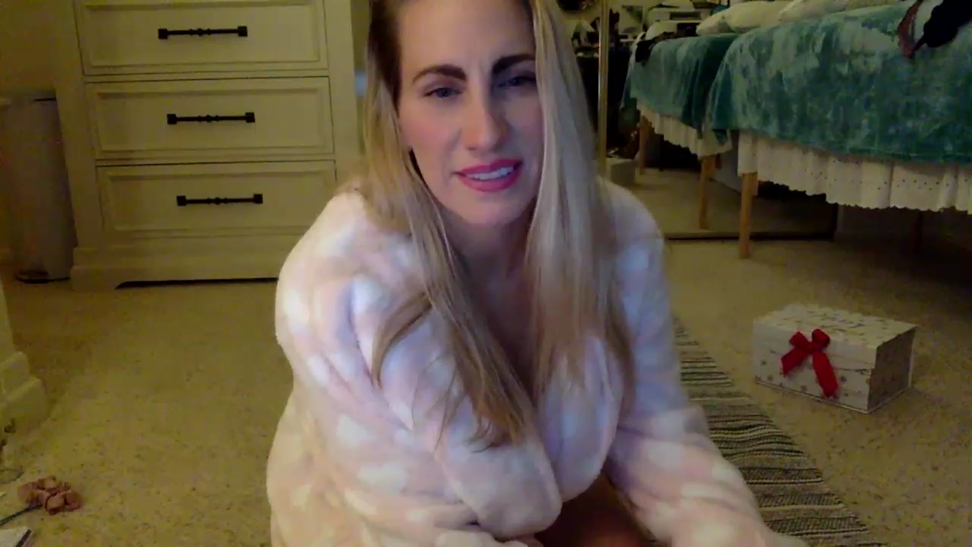 Gallery image thumbnail from ButterflyElle's myfreecams stream on, 01/03/2023, 07:42 image 3 of 20