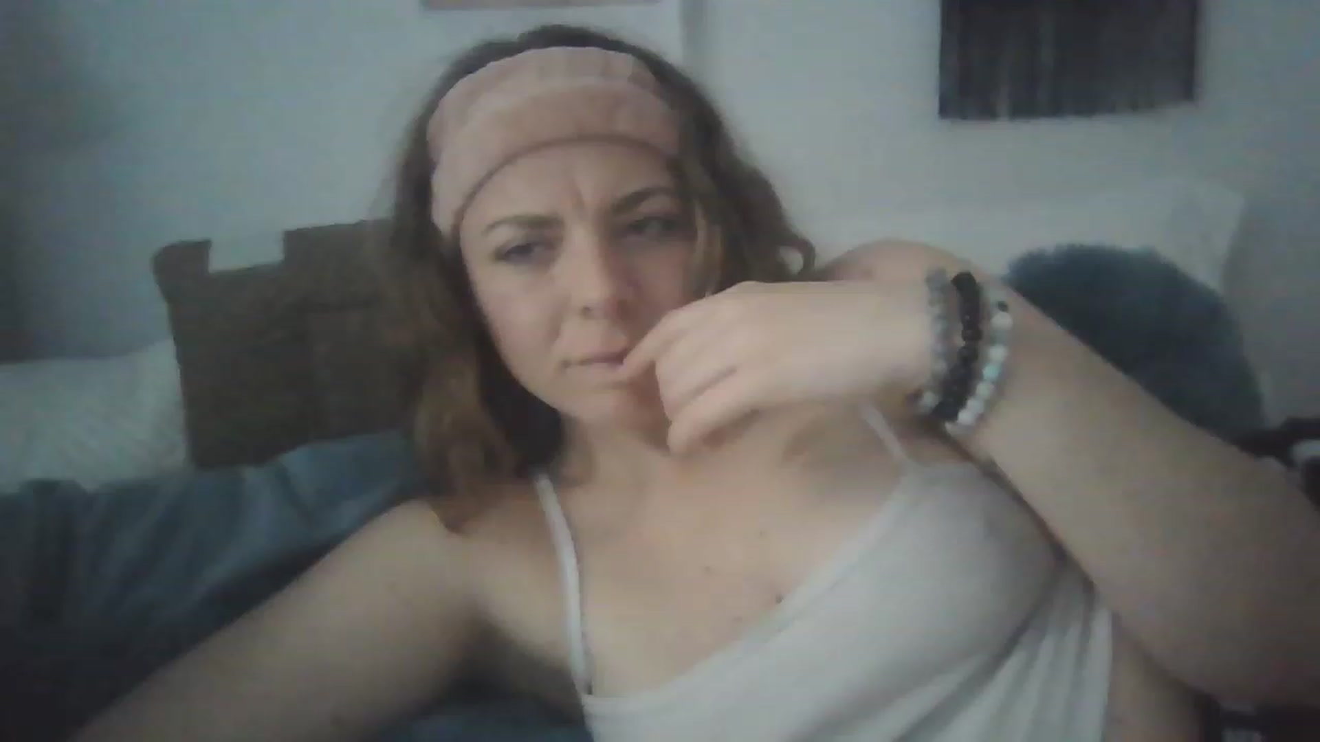 Gallery image thumbnail from ButterflySkye's myfreecams stream on, 04/07/2023, 14:10 image 13 of 20