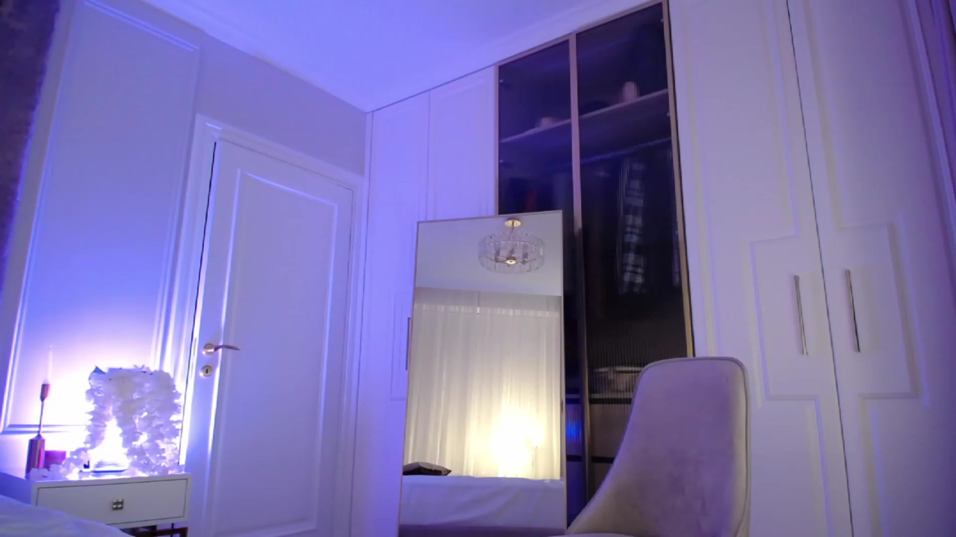 Gallery image thumbnail from ButterflySoul's myfreecams stream on, 06/13/2023, 24:40 image 14 of 20