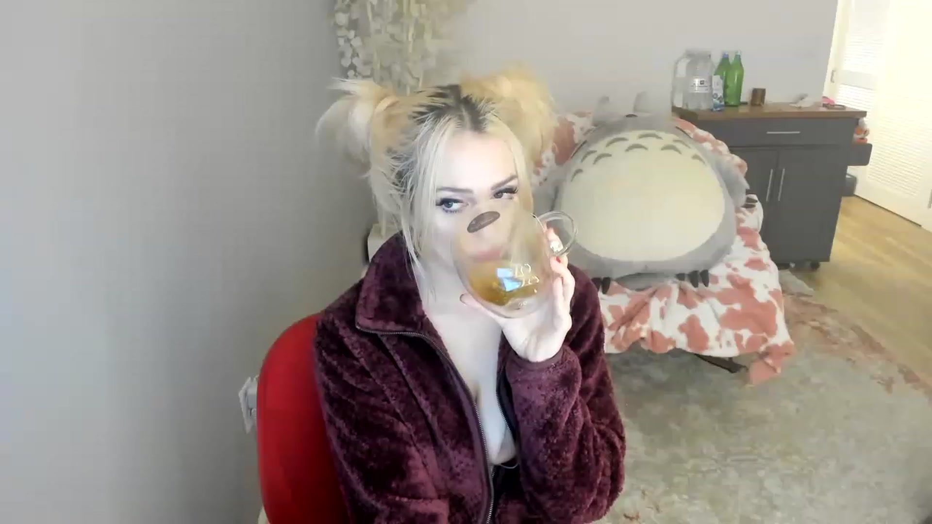 Gallery image thumbnail from BuyMeShoes's myfreecams stream on, 01/15/2023, 06:45 image 7 of 20