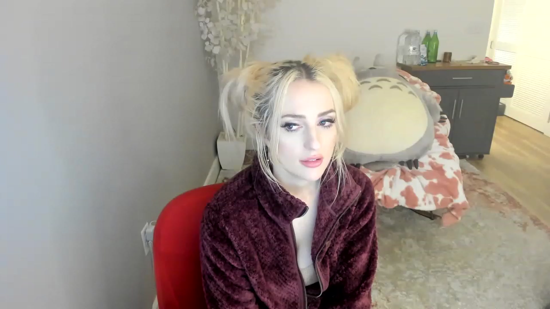 Gallery image thumbnail from BuyMeShoes's myfreecams stream on, 01/15/2023, 06:45 image 1 of 20