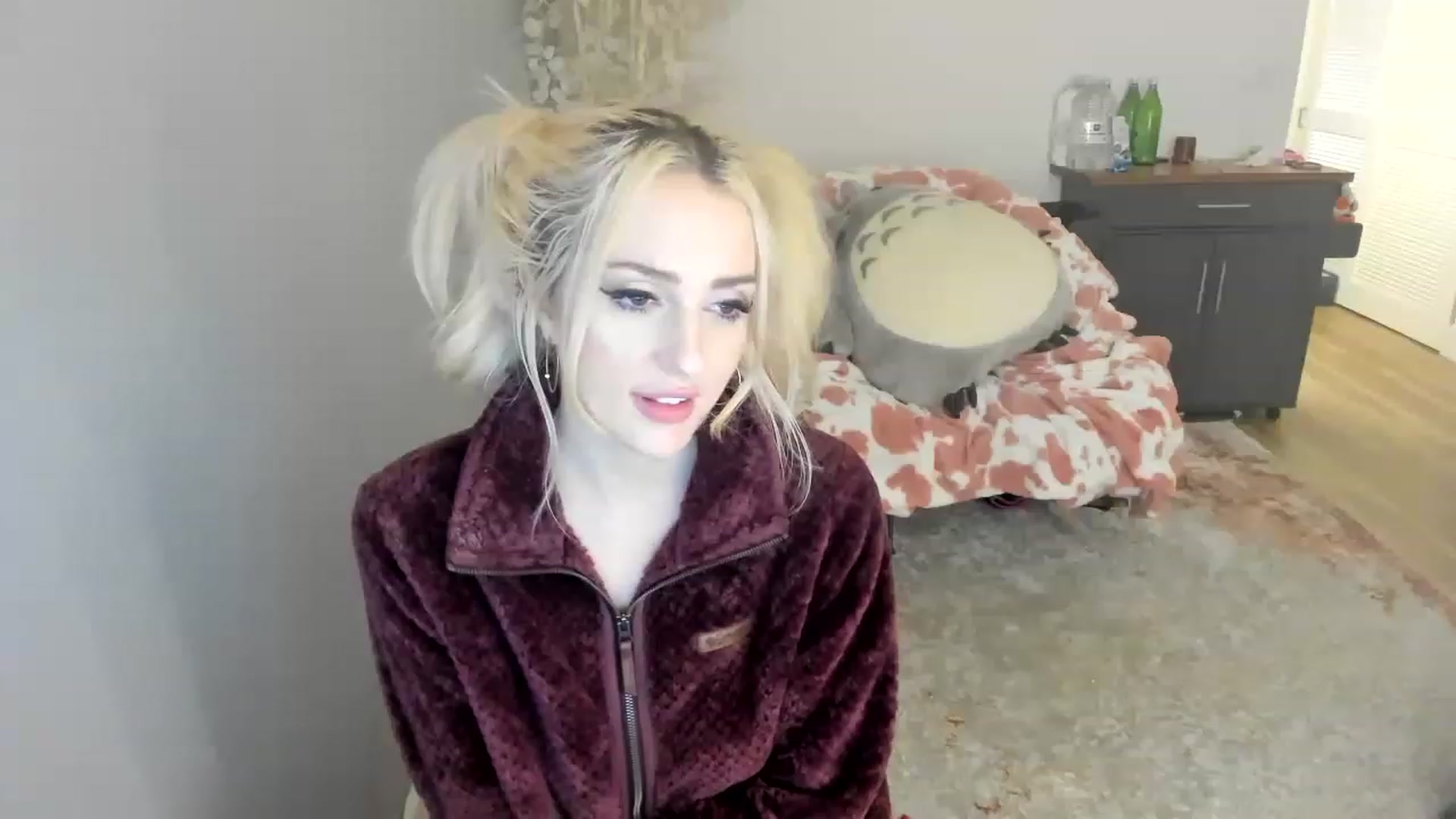 Gallery image thumbnail from BuyMeShoes's myfreecams stream on, 01/15/2023, 08:58 image 2 of 20