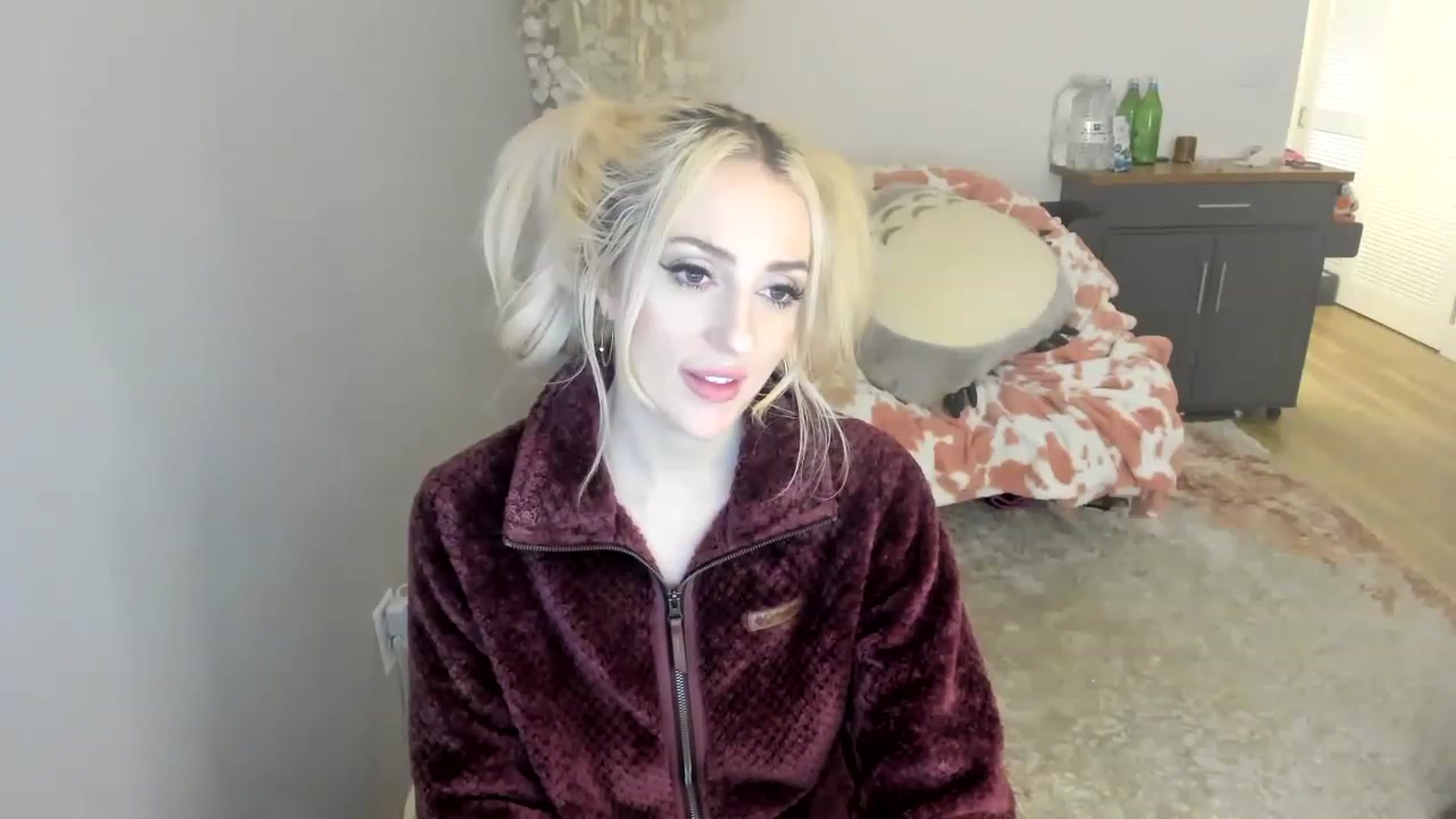 Gallery image thumbnail from BuyMeShoes's myfreecams stream on, 01/15/2023, 08:58 image 6 of 20