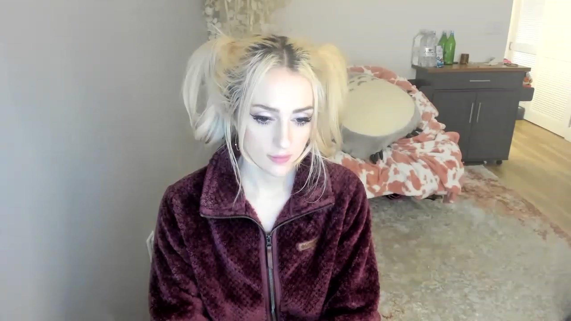 Gallery image thumbnail from BuyMeShoes's myfreecams stream on, 01/15/2023, 08:58 image 8 of 20