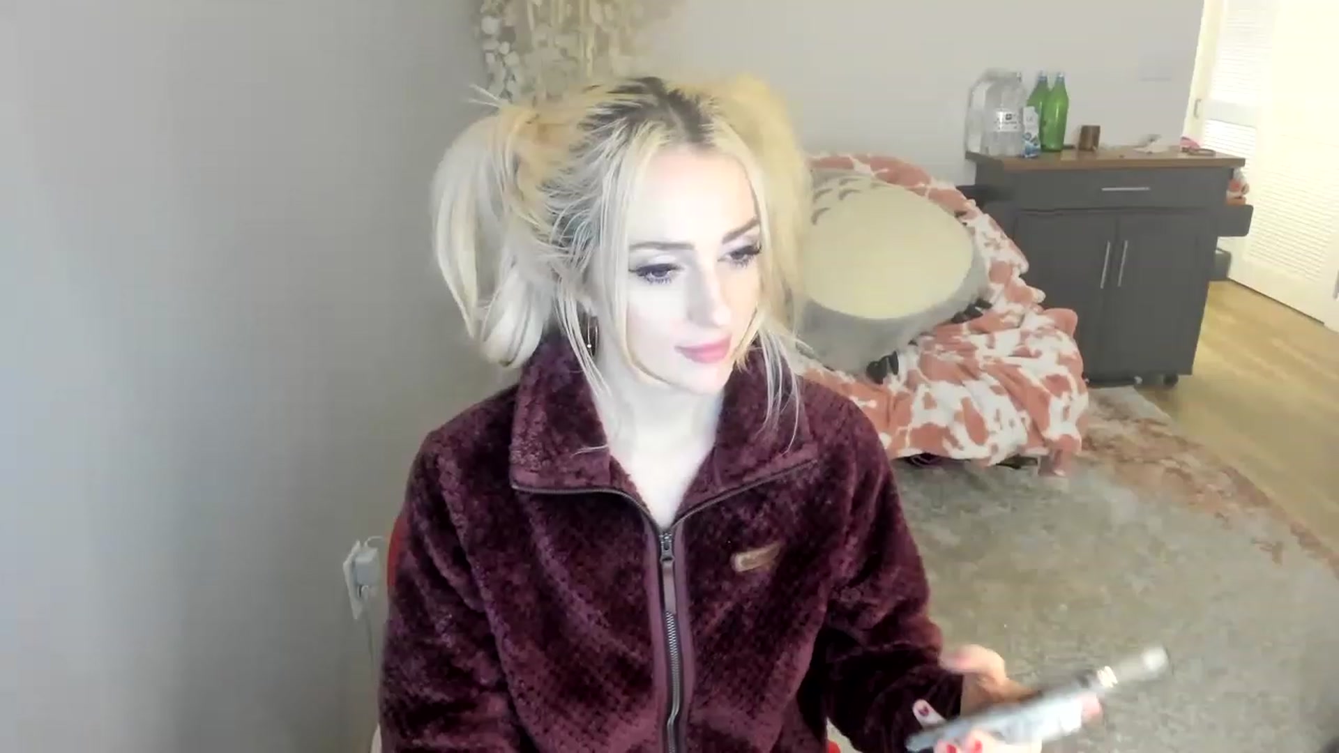 Gallery image thumbnail from BuyMeShoes's myfreecams stream on, 01/15/2023, 08:58 image 15 of 20