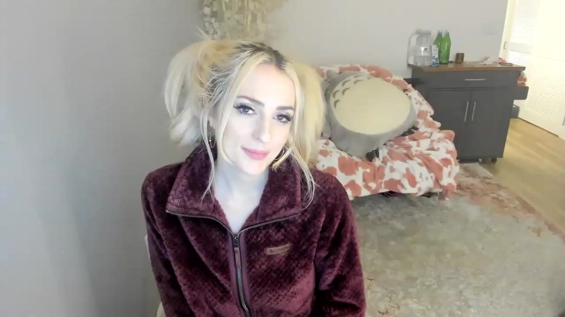 Gallery image thumbnail from BuyMeShoes's myfreecams stream on, 01/15/2023, 08:58 image 3 of 20