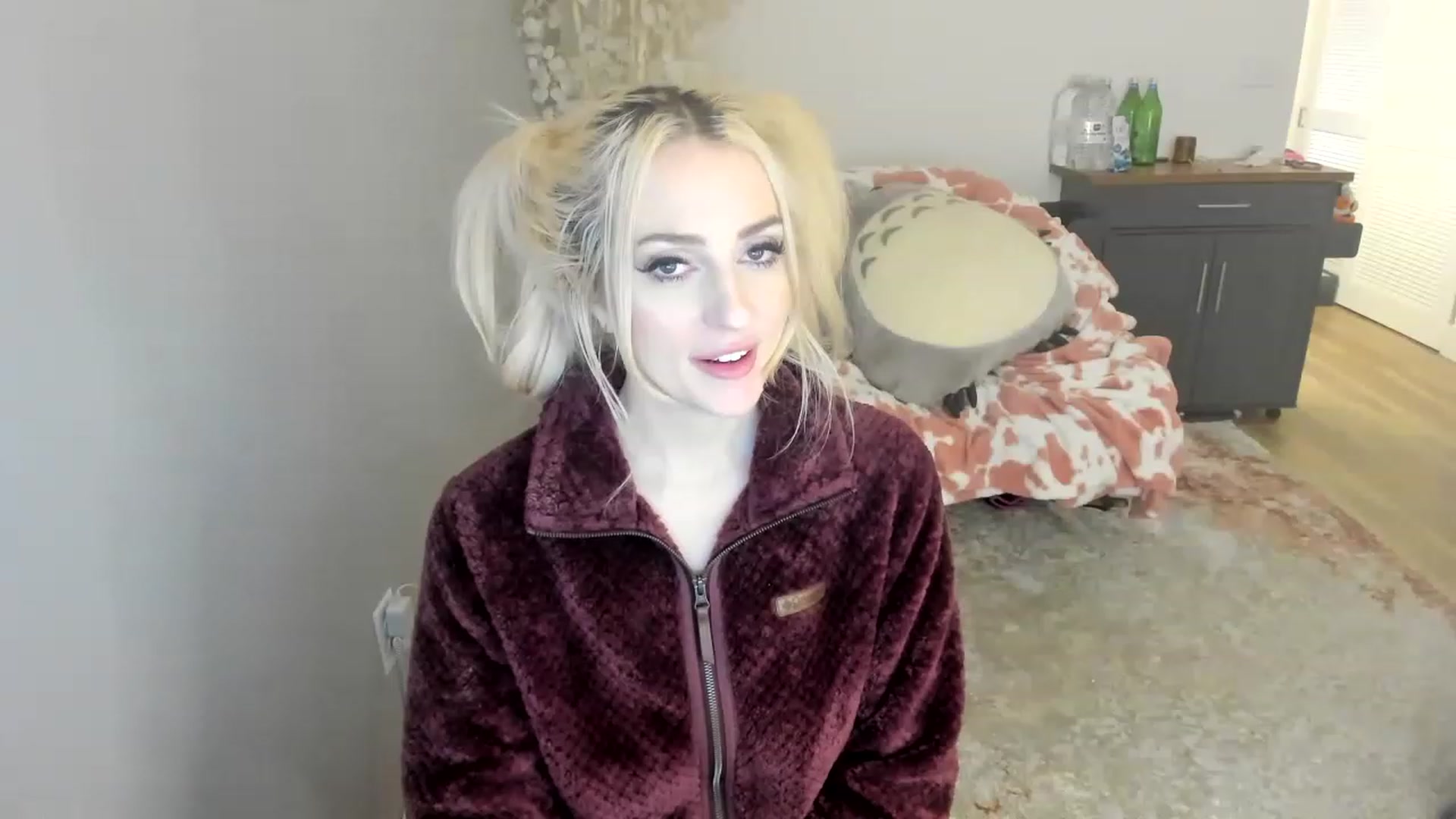 Gallery image thumbnail from BuyMeShoes's myfreecams stream on, 01/15/2023, 08:58 image 12 of 20