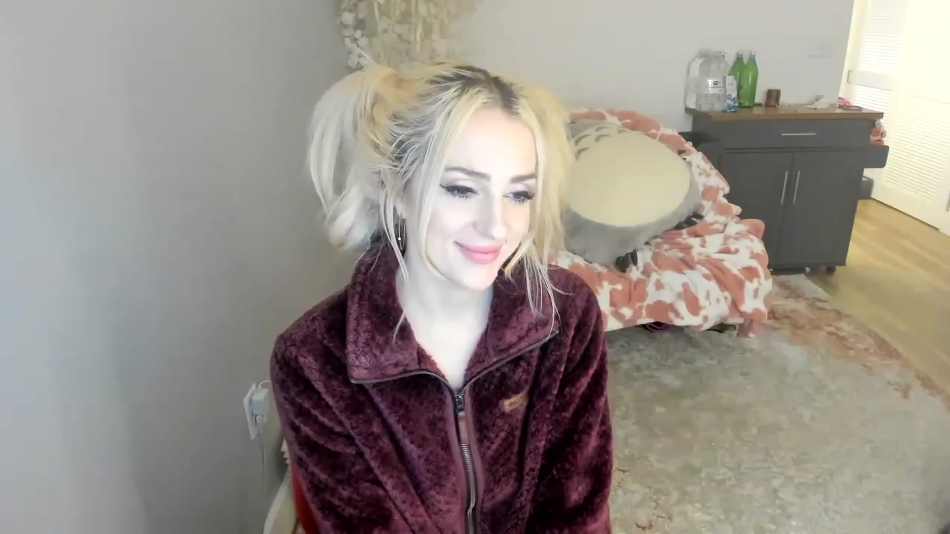 Gallery image thumbnail from BuyMeShoes's myfreecams stream on, 01/15/2023, 08:58 image 4 of 20