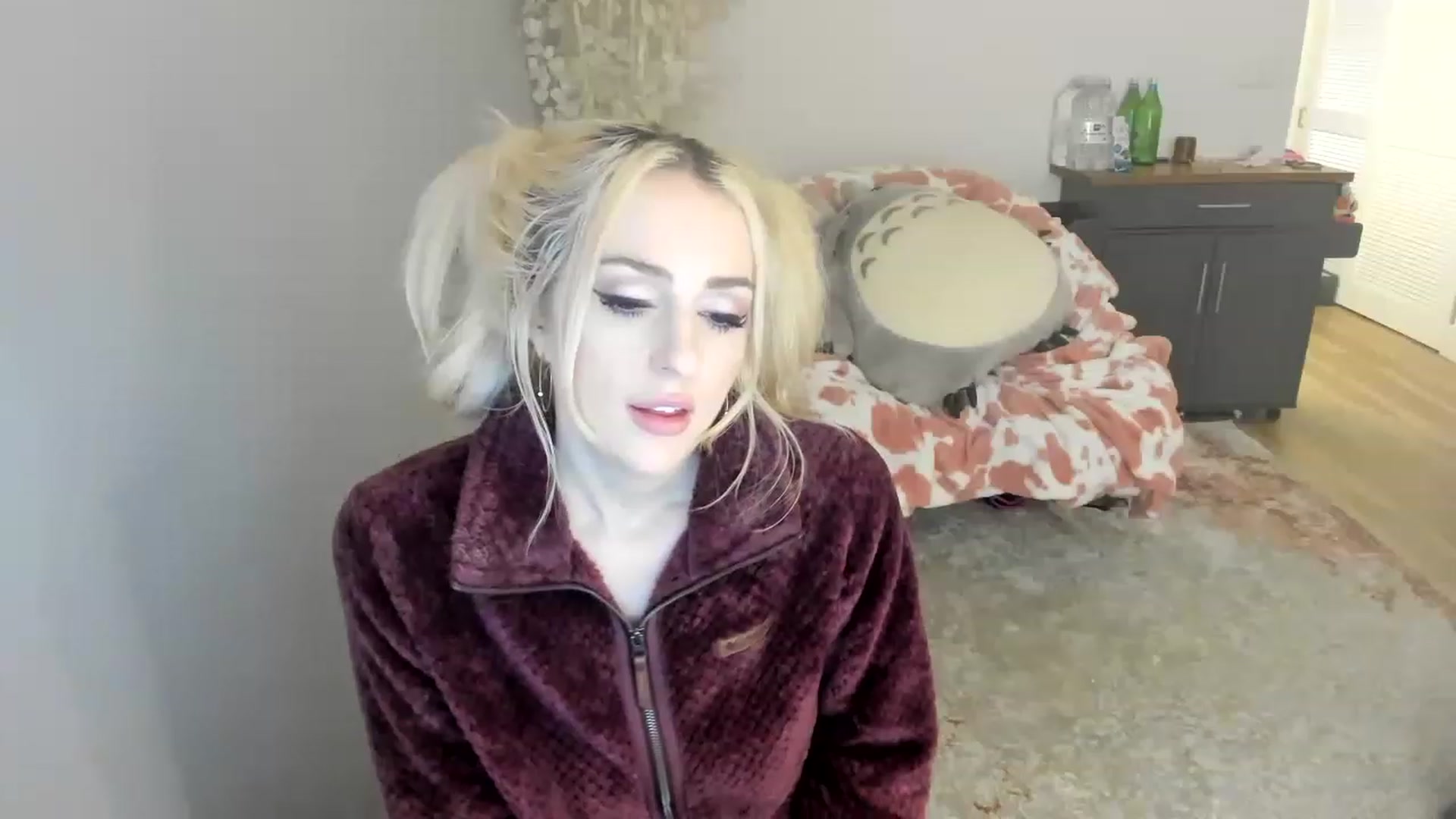 Gallery image thumbnail from BuyMeShoes's myfreecams stream on, 01/15/2023, 08:58 image 5 of 20