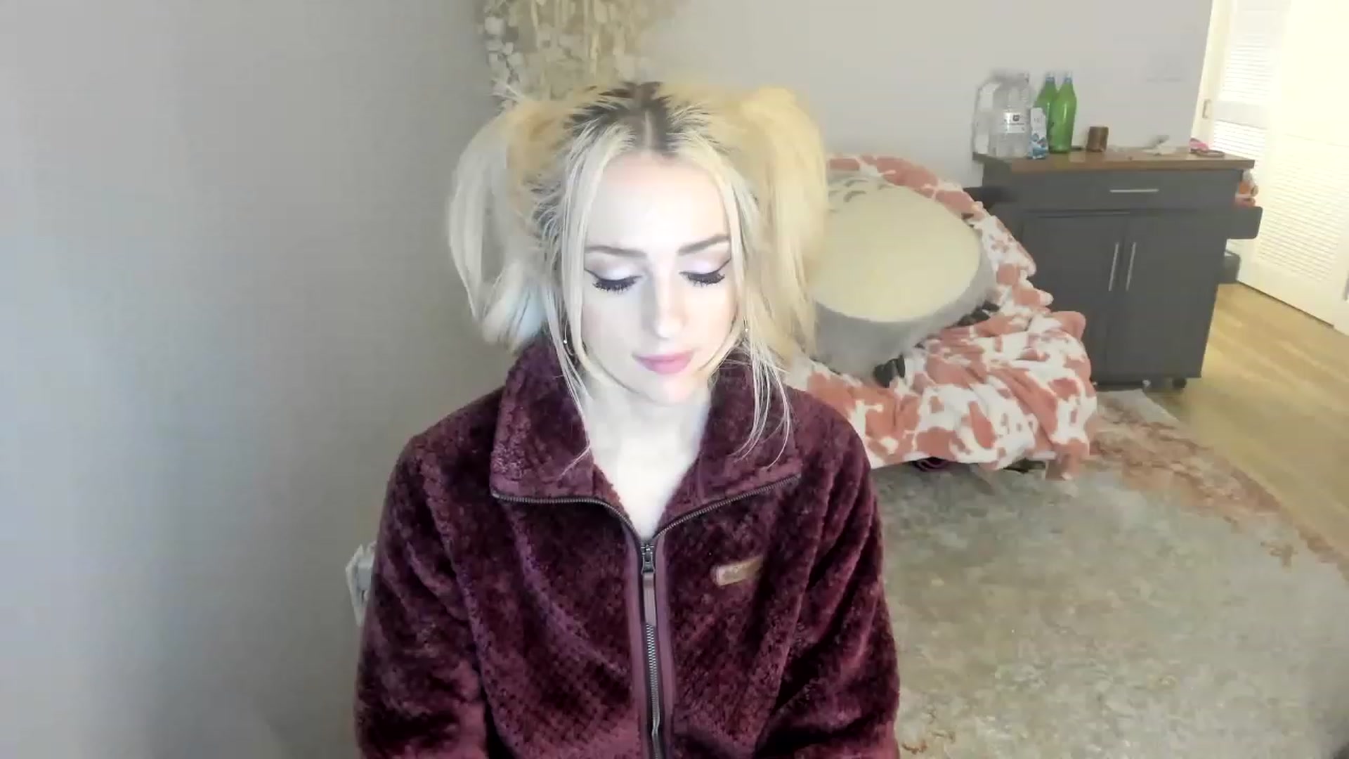 Gallery image thumbnail from BuyMeShoes's myfreecams stream on, 01/15/2023, 08:58 image 14 of 20