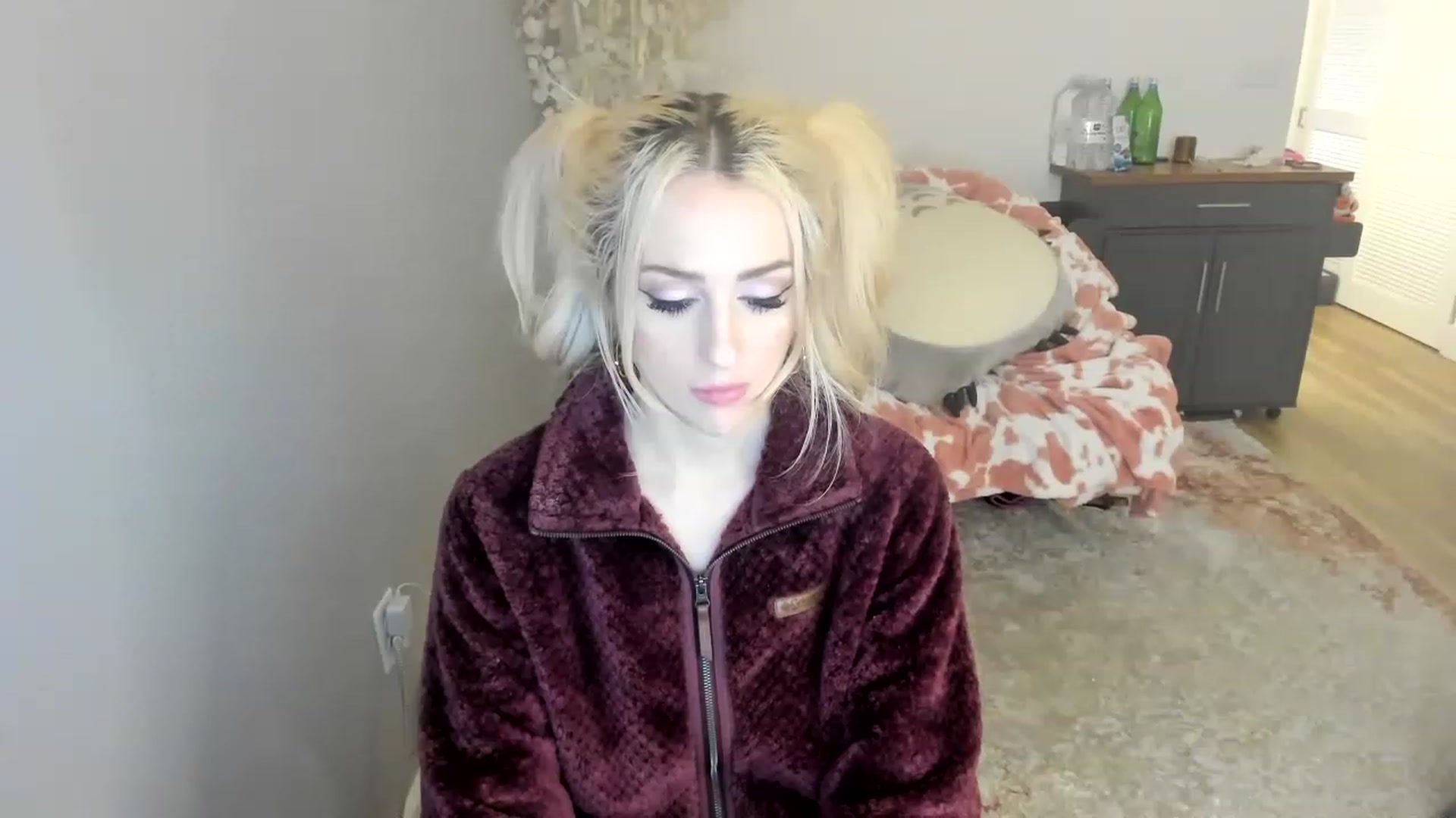 Gallery image thumbnail from BuyMeShoes's myfreecams stream on, 01/15/2023, 11:51 image 2 of 20