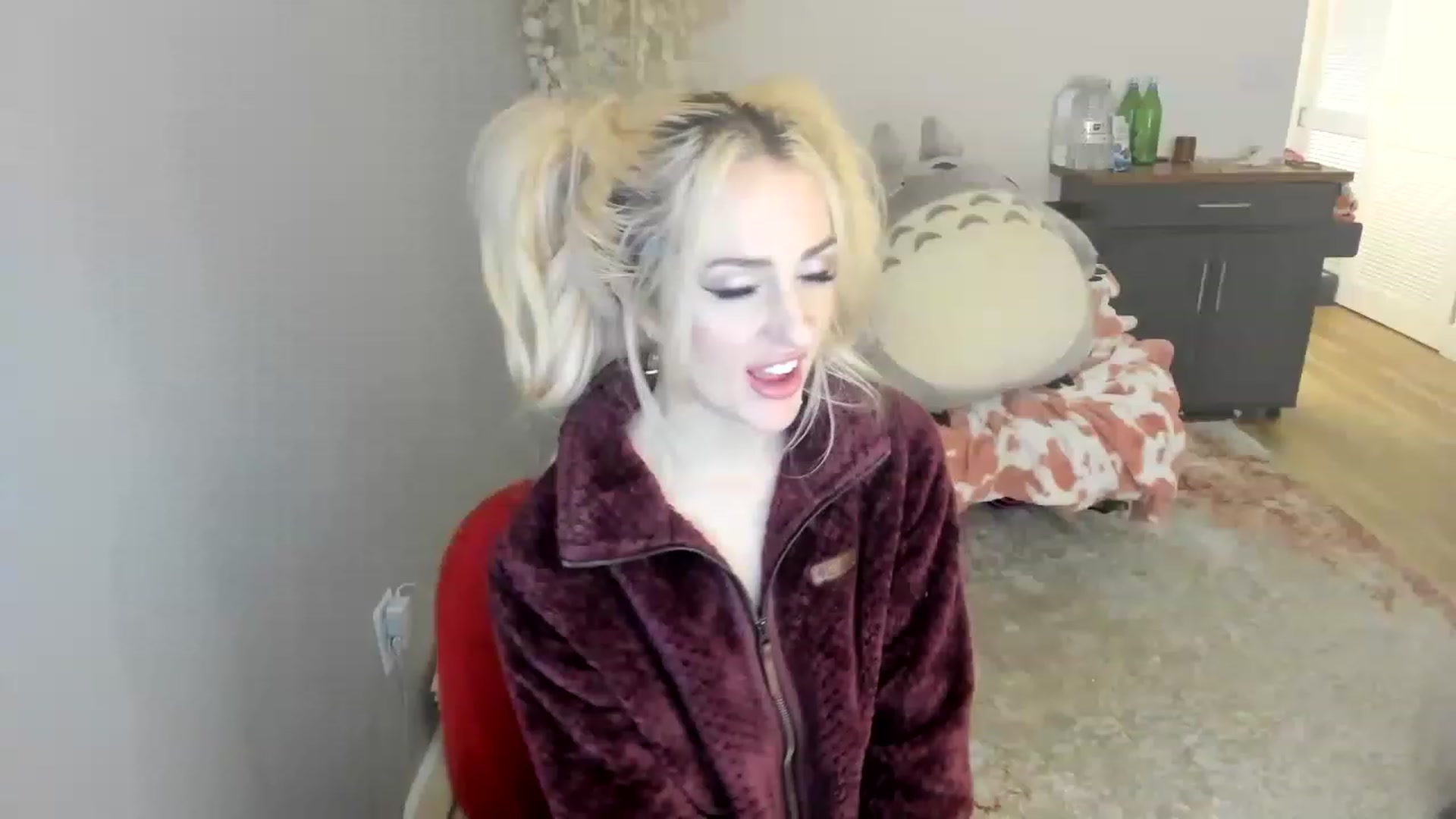 Gallery image thumbnail from BuyMeShoes's myfreecams stream on, 01/15/2023, 11:51 image 19 of 20