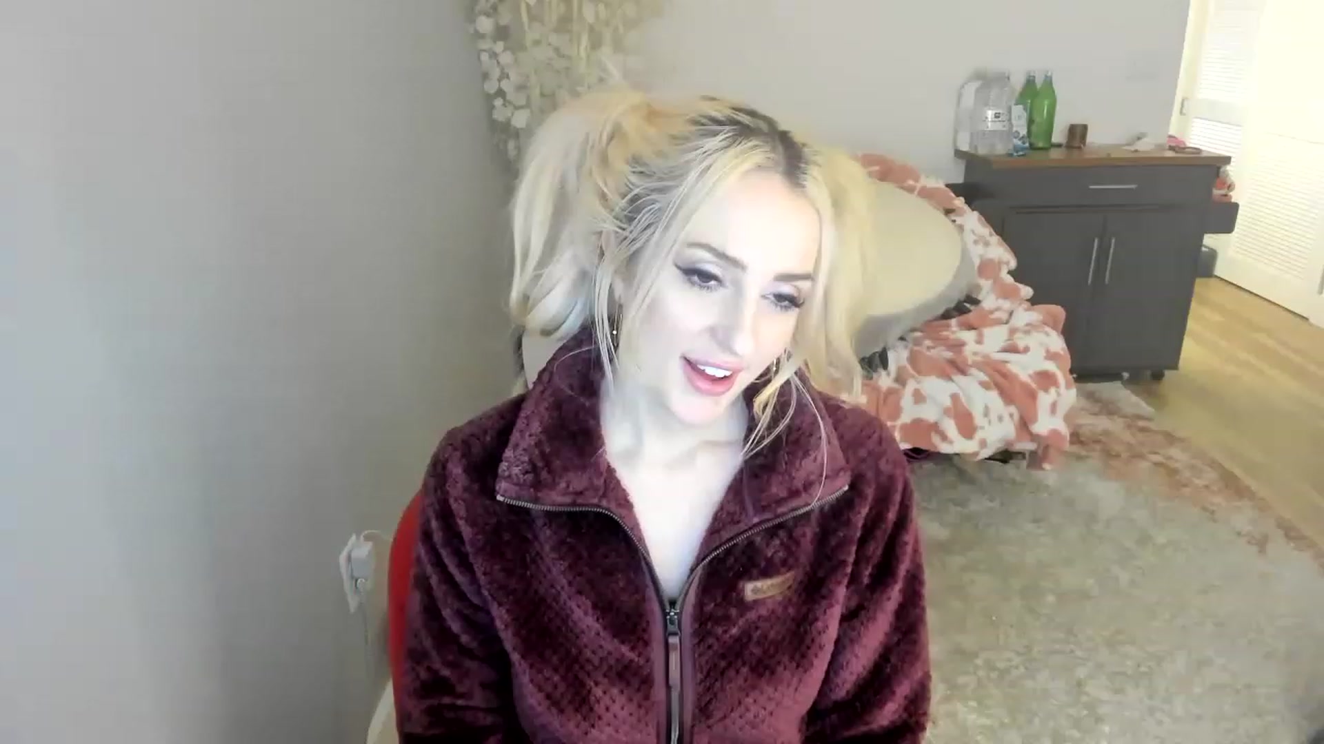 Gallery image thumbnail from BuyMeShoes's myfreecams stream on, 01/15/2023, 11:51 image 11 of 20