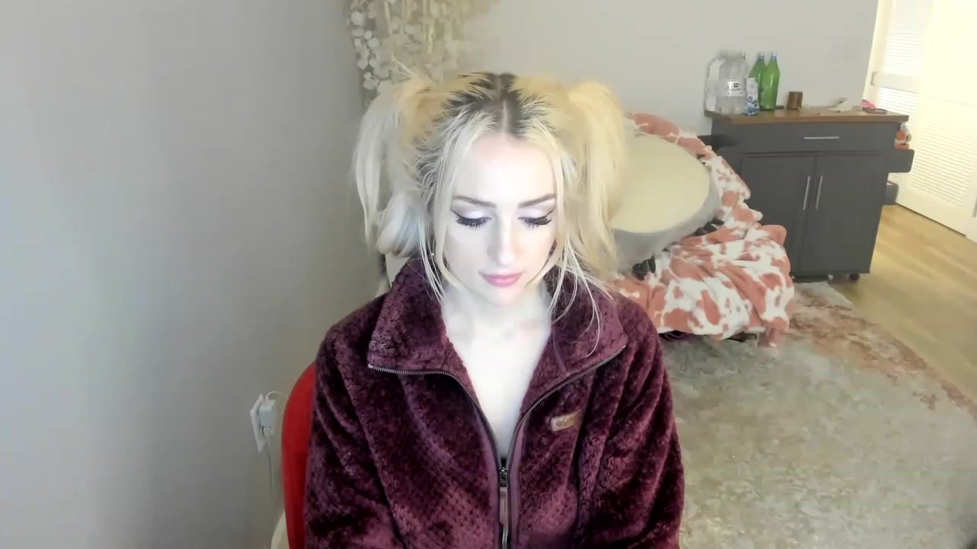 Gallery image thumbnail from BuyMeShoes's myfreecams stream on, 01/15/2023, 11:51 image 10 of 20