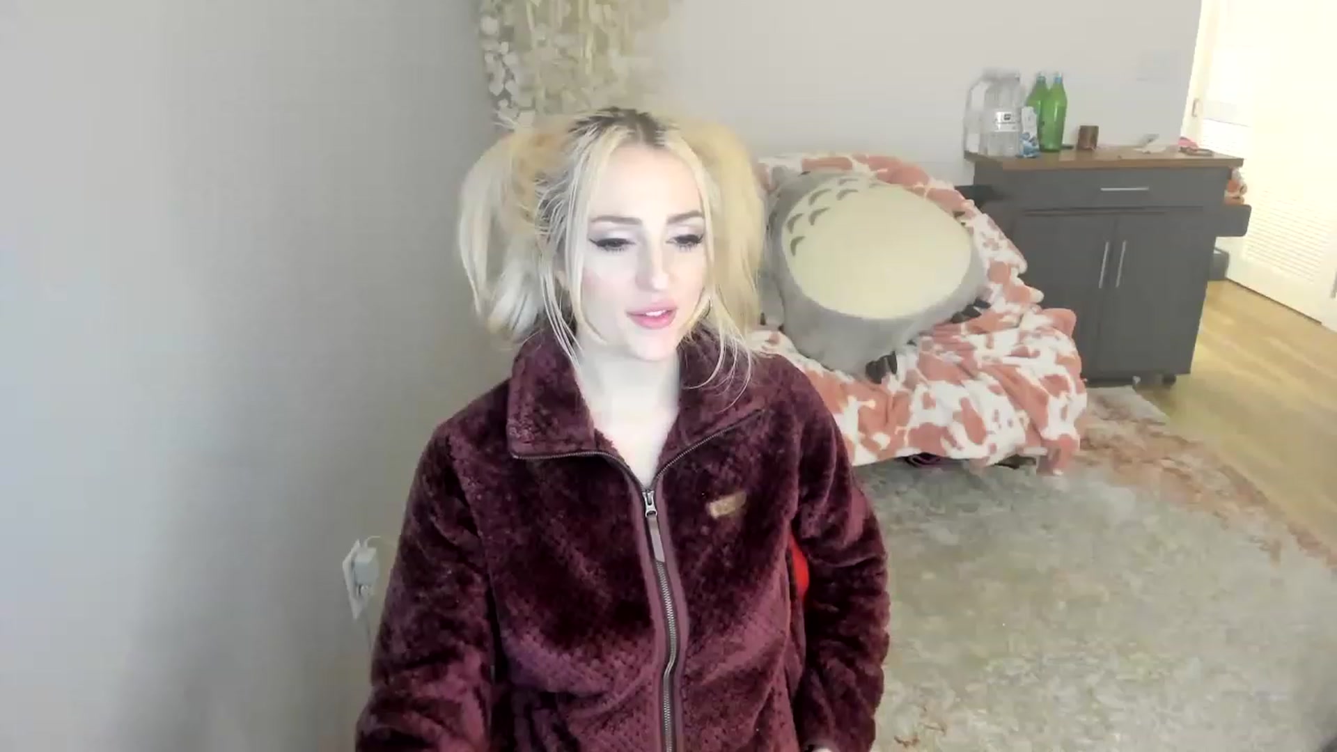 Gallery image thumbnail from BuyMeShoes's myfreecams stream on, 01/15/2023, 11:51 image 3 of 20