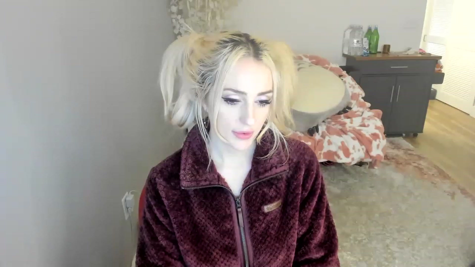 Gallery image thumbnail from BuyMeShoes's myfreecams stream on, 01/15/2023, 11:51 image 7 of 20