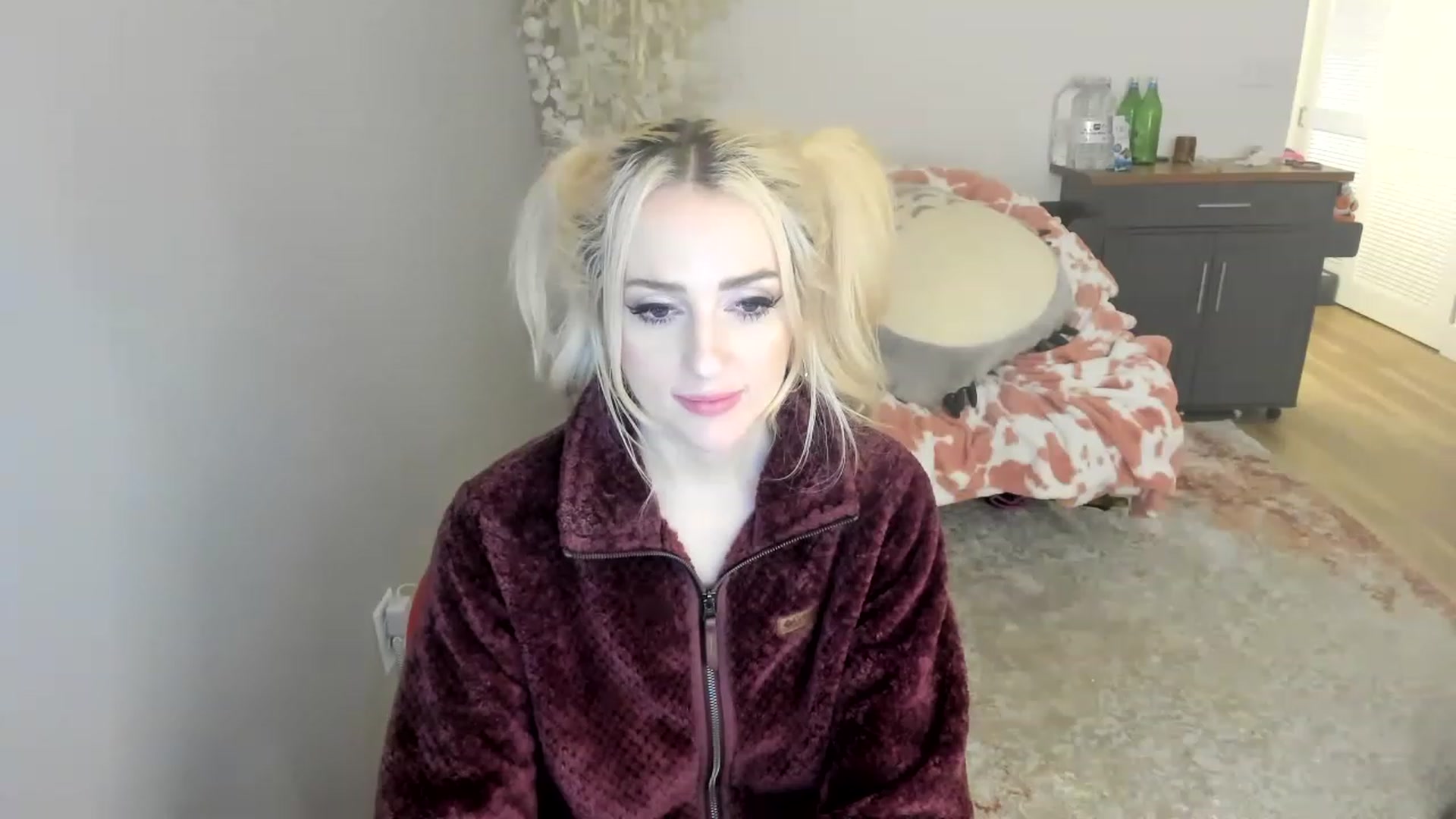Gallery image thumbnail from BuyMeShoes's myfreecams stream on, 01/15/2023, 11:51 image 6 of 20